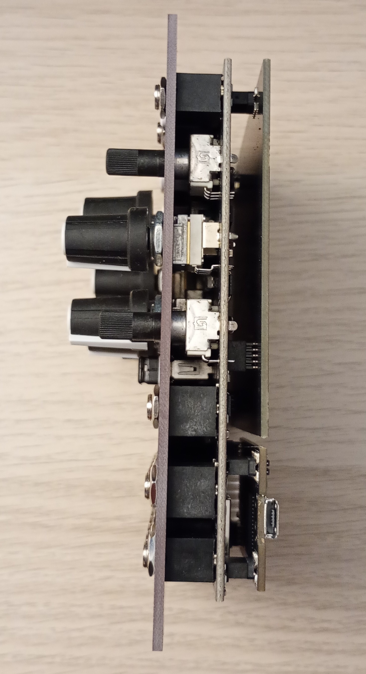Qu-Bit Electronix Stardust (37444)