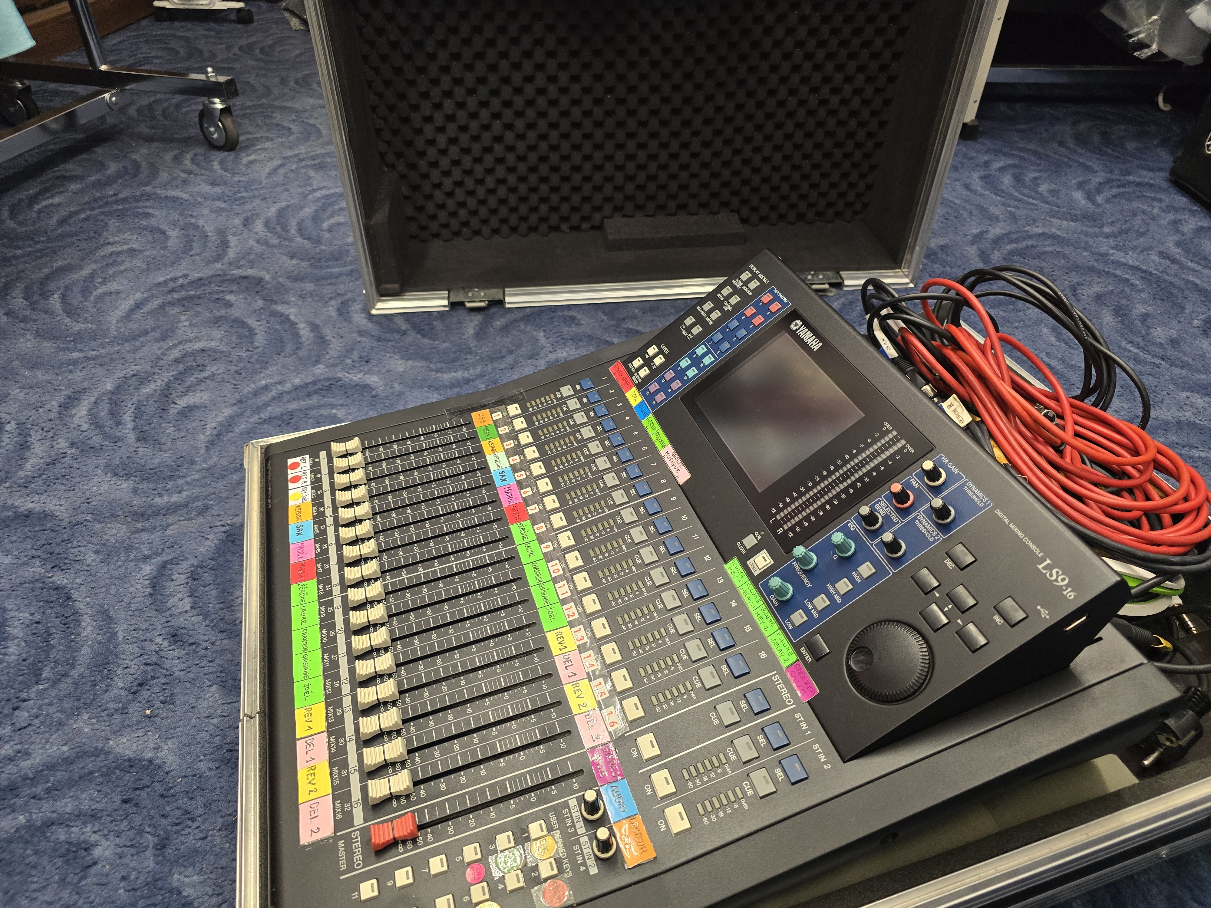 VENDS ou ECHANGE TABLE MIXAGE YAMAHA LS9-16 avec son flycase