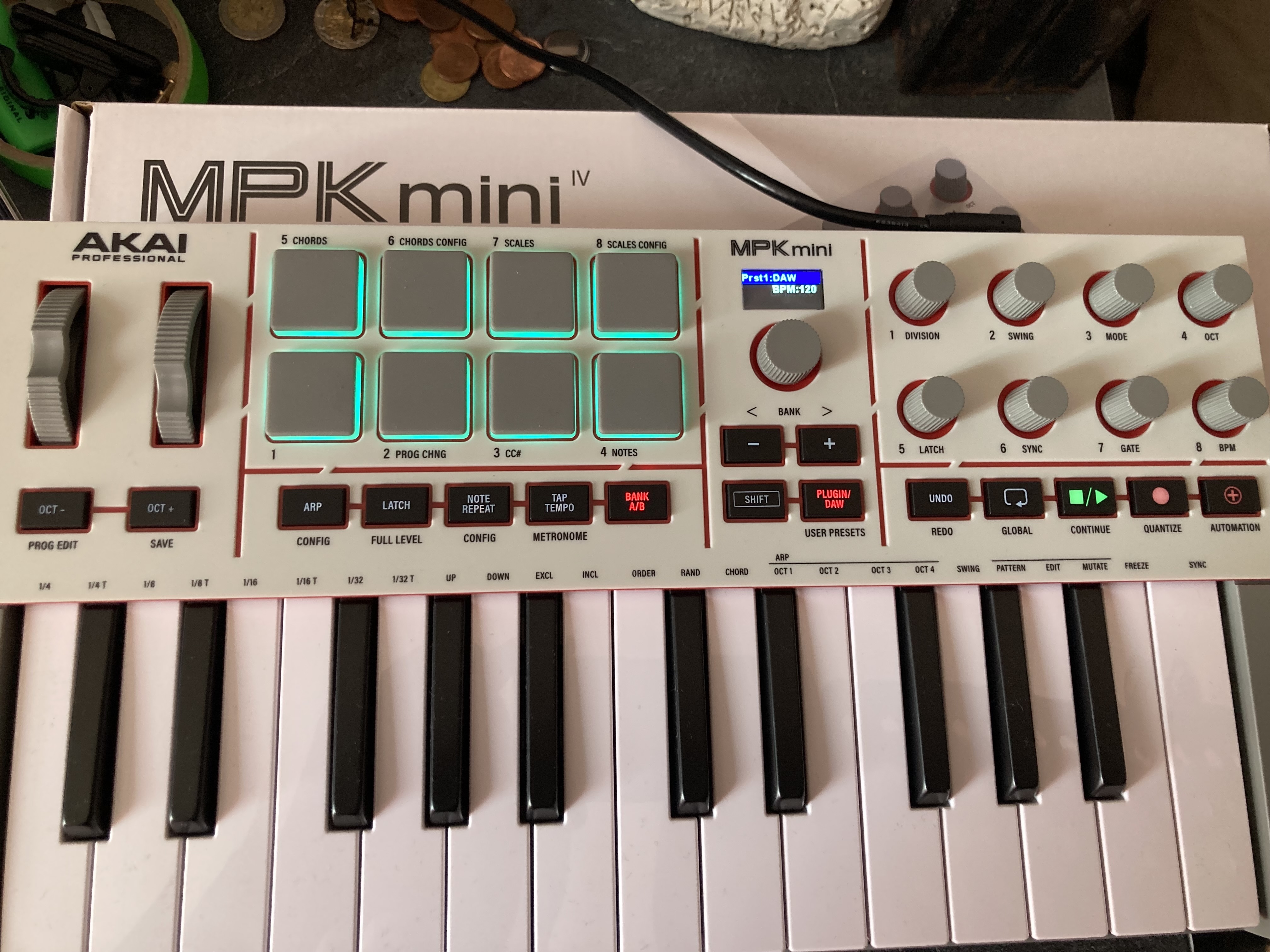 Vends Clavier maître MIDI Akaï Proofessional MPK Mini IV Gray