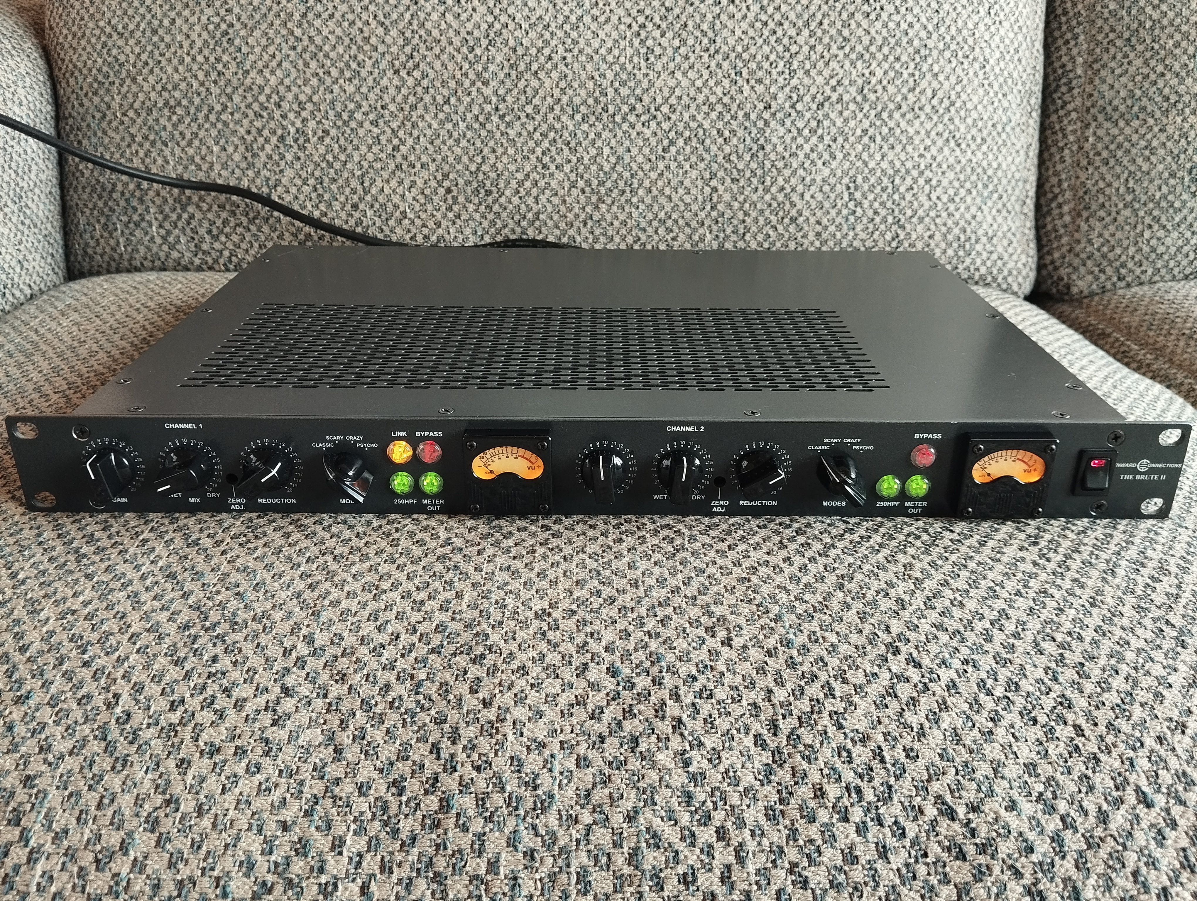 Vends Inward Connections The Brute II // carton d'origine + doc d'origine