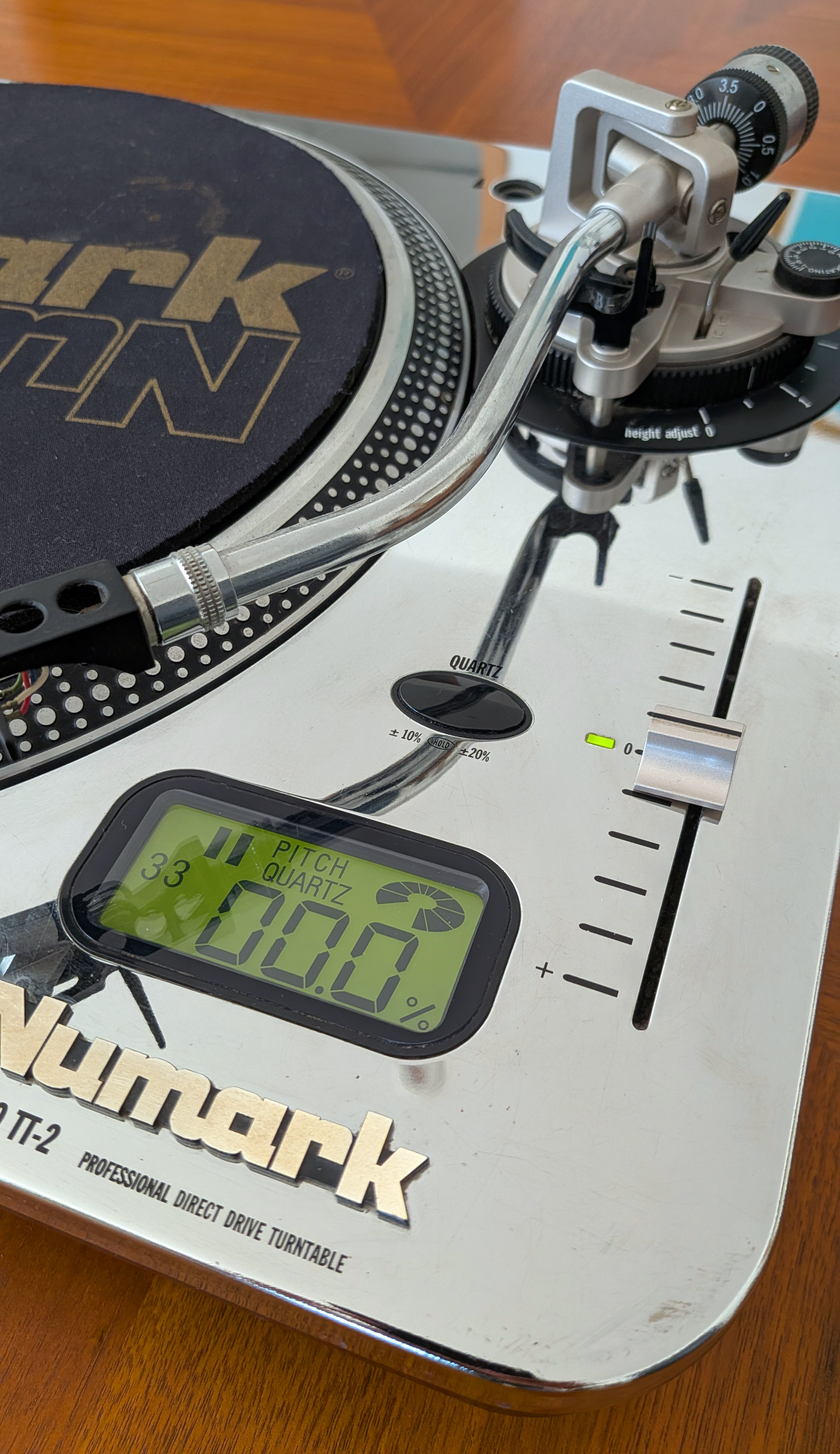 Platine DJ Numark Pro TT-2 (Entraînement direct) + Cellule Technics & 3 Diamants/Stylus Ortofon OM Pro (Studio Non-Fumeur)