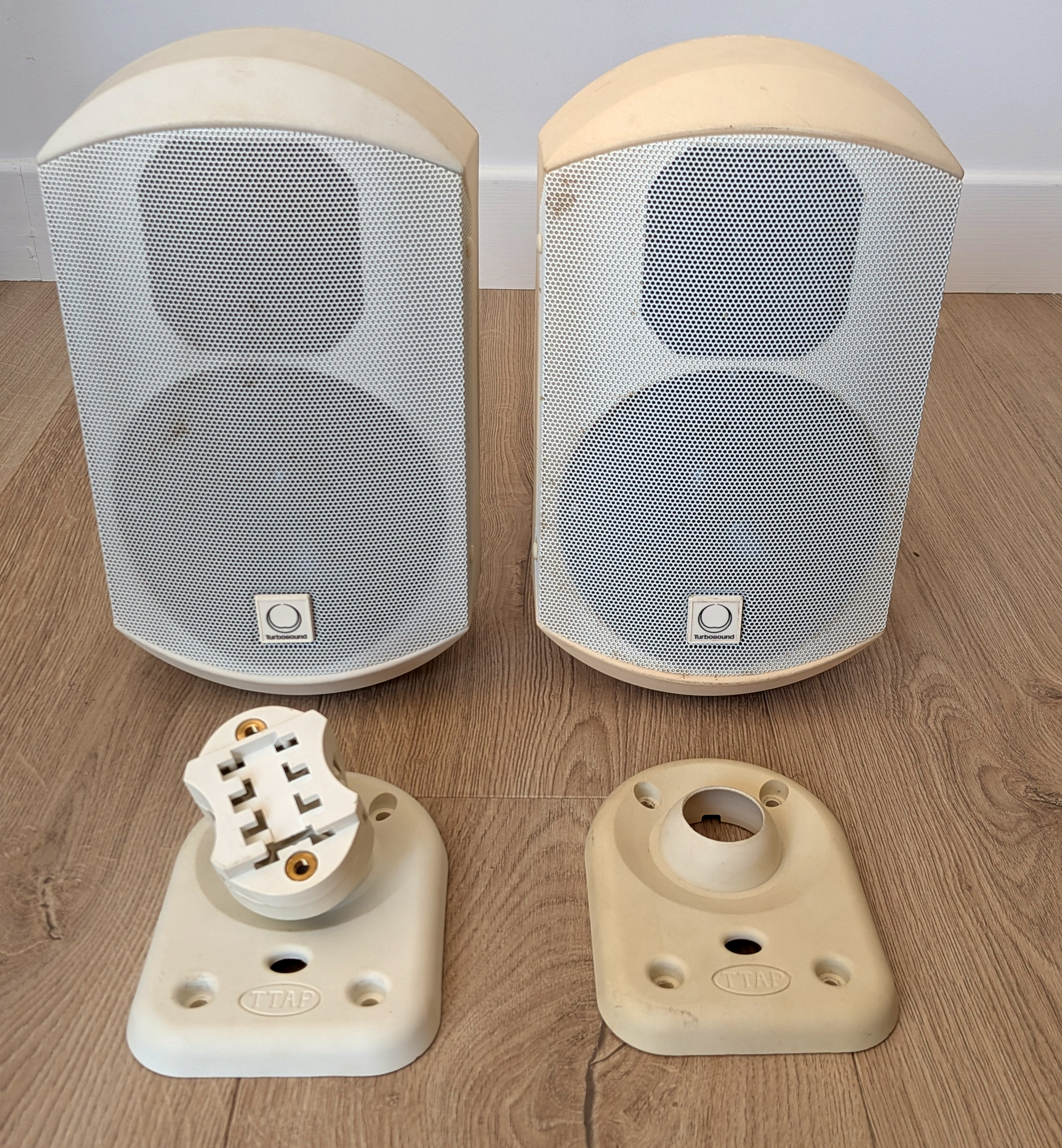 Paire d'enceintes pro Turbosound Impact 50 (blanches, passives)