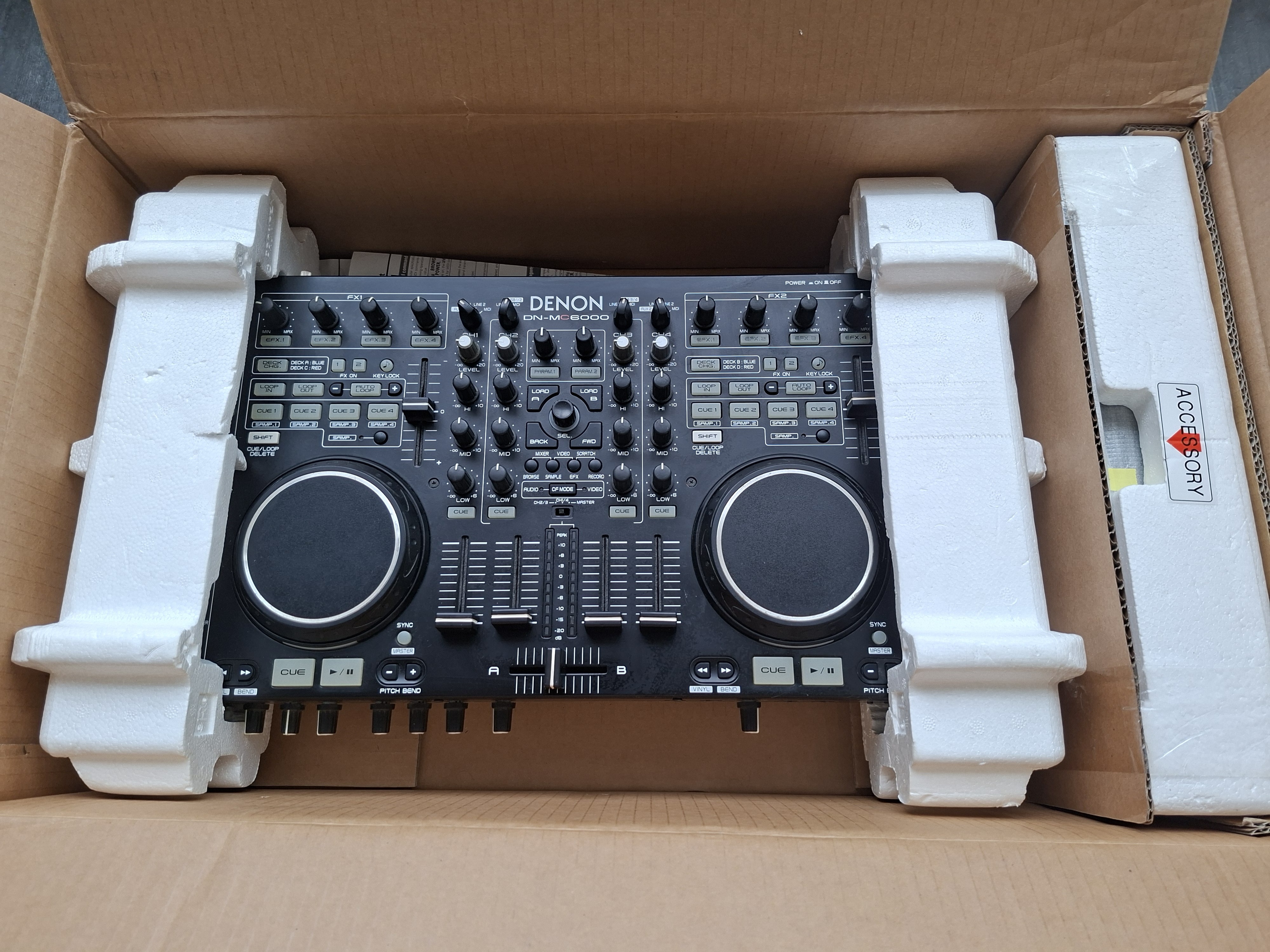 Vends contrôleur Denon MC 6000