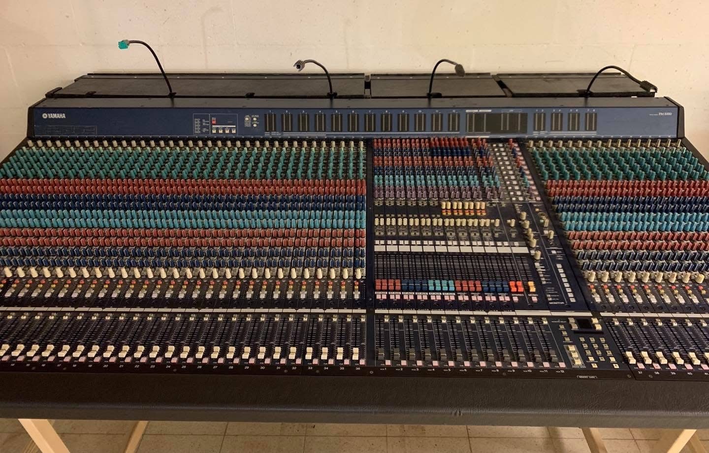 Console de mixage professionnelle Yamaha PM5000 – À vendre