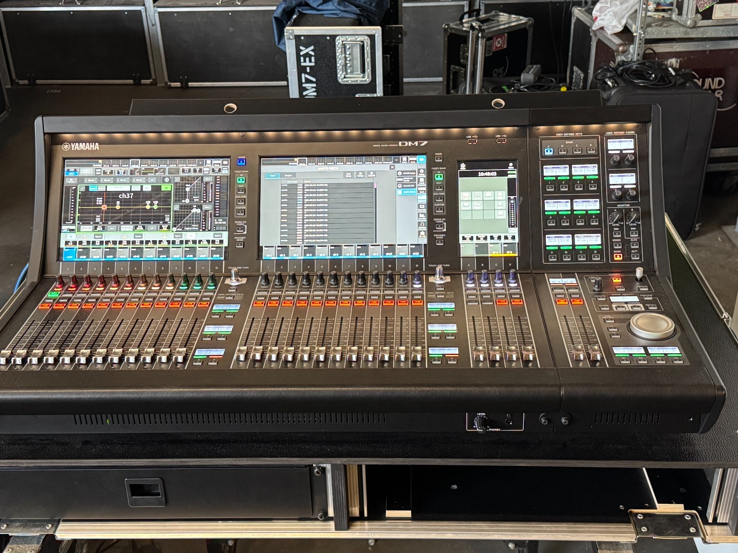 Vends console Yamaha DM7 + DM7 Control + flight case