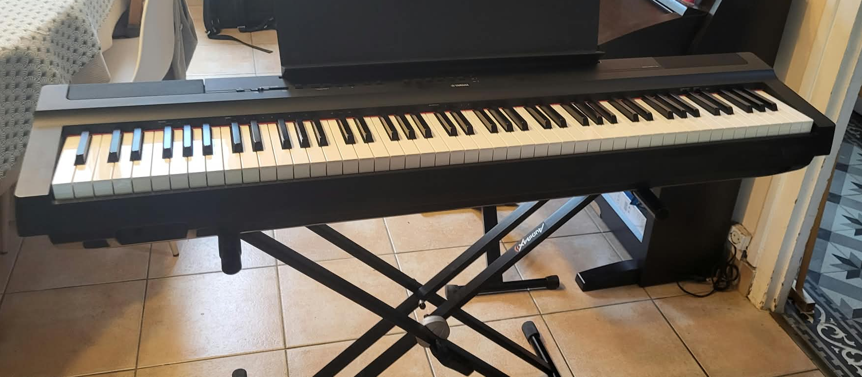 Vend piano numérique Yamaha P-125 et son Flight-case (Marque Thon)