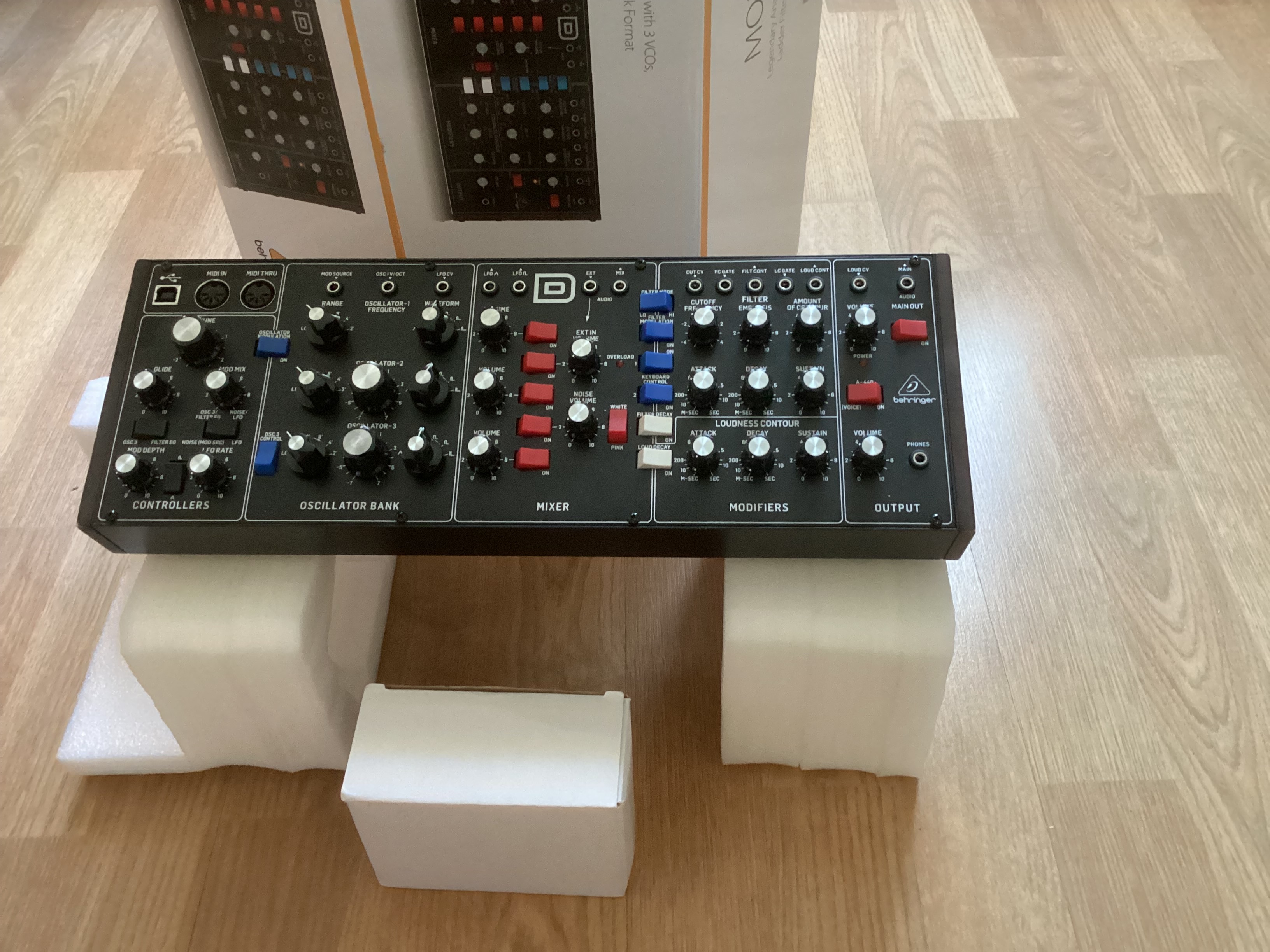 Synthétiseur Behringer Model D clone Minimoog