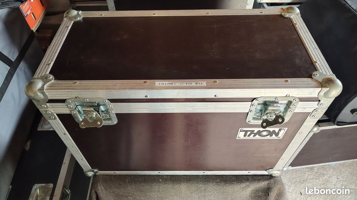 Vends Lot 4 lyres Stairville MH‑X50+ LED + 2 flight cases Thon sur mesure