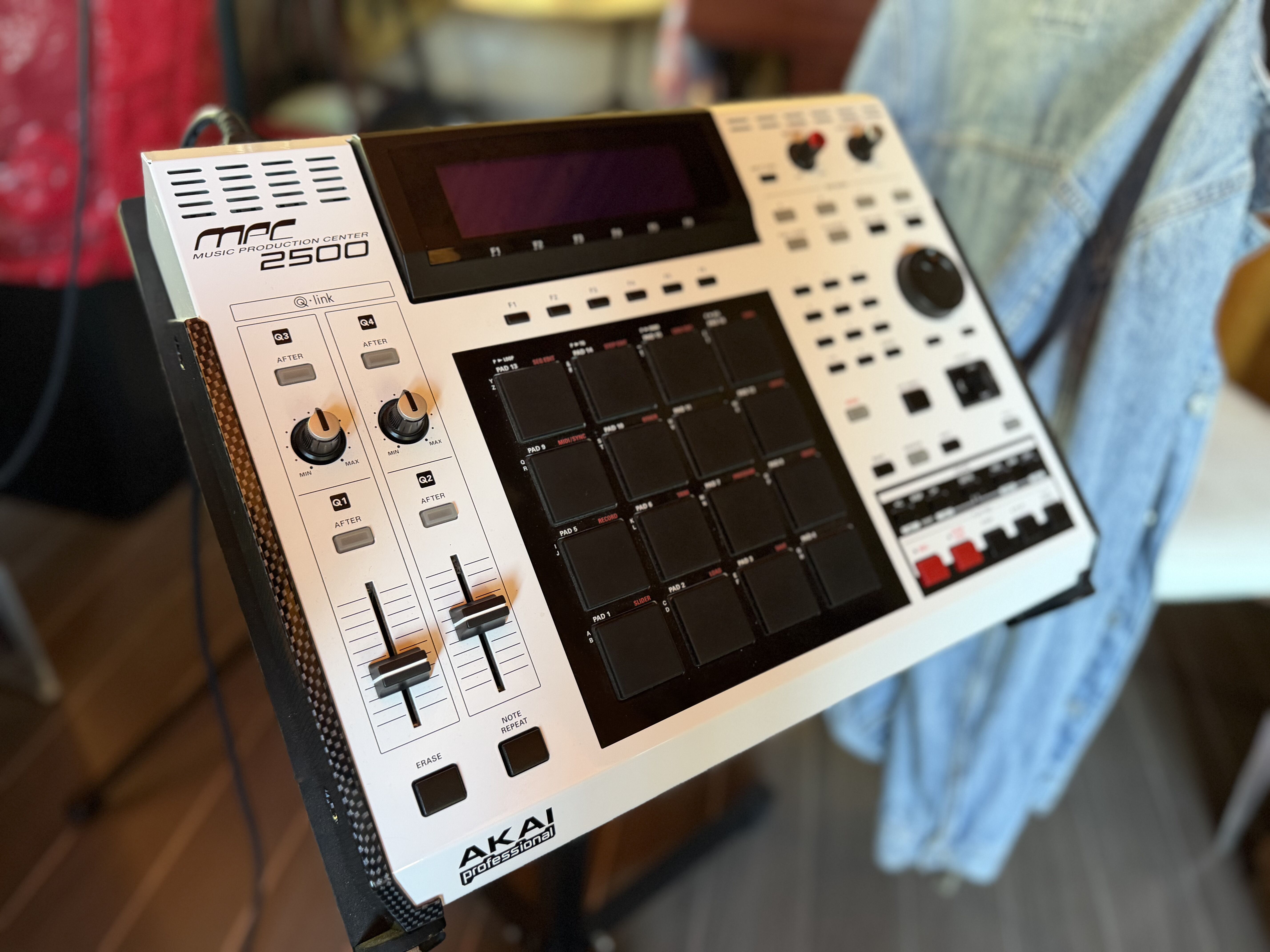 MPC 2500 SE + Support Live + Valise Case