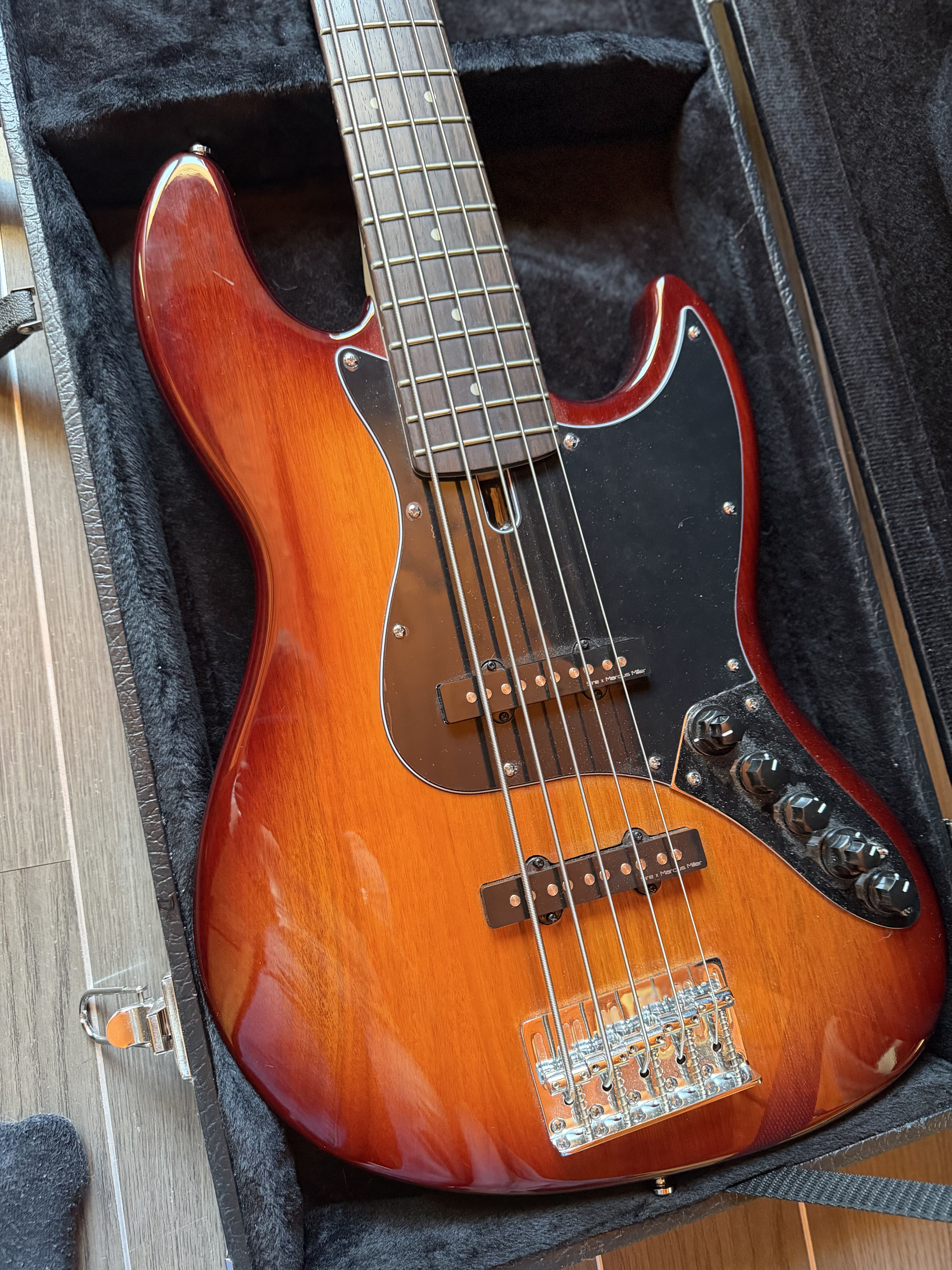 Sire Marcus Miller V3 5 Cordes + Fly Case NEUF 1E MAIN