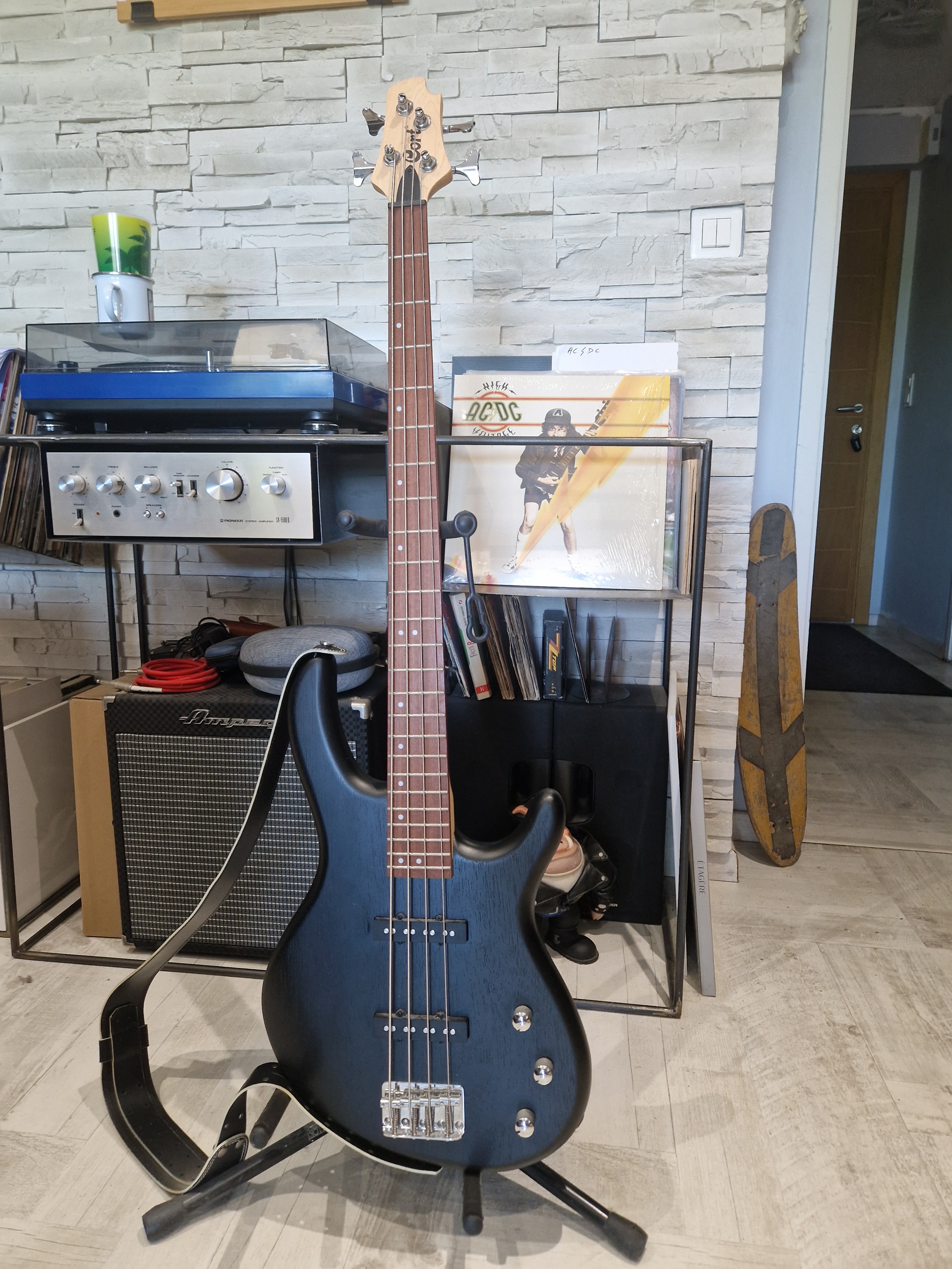 Vend Basse Cort 1ère main. 