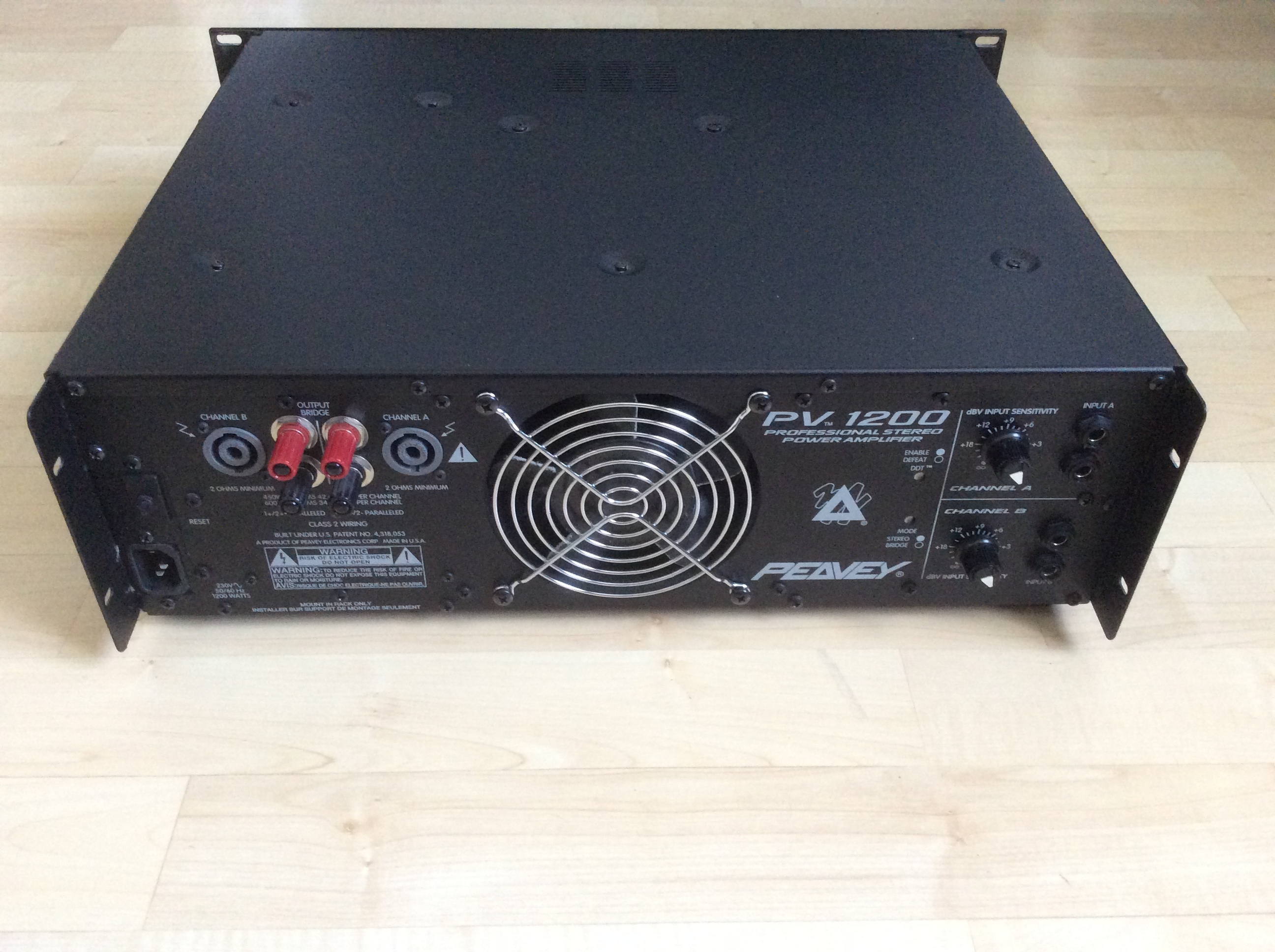 Amplificateur de sono PEAVEY