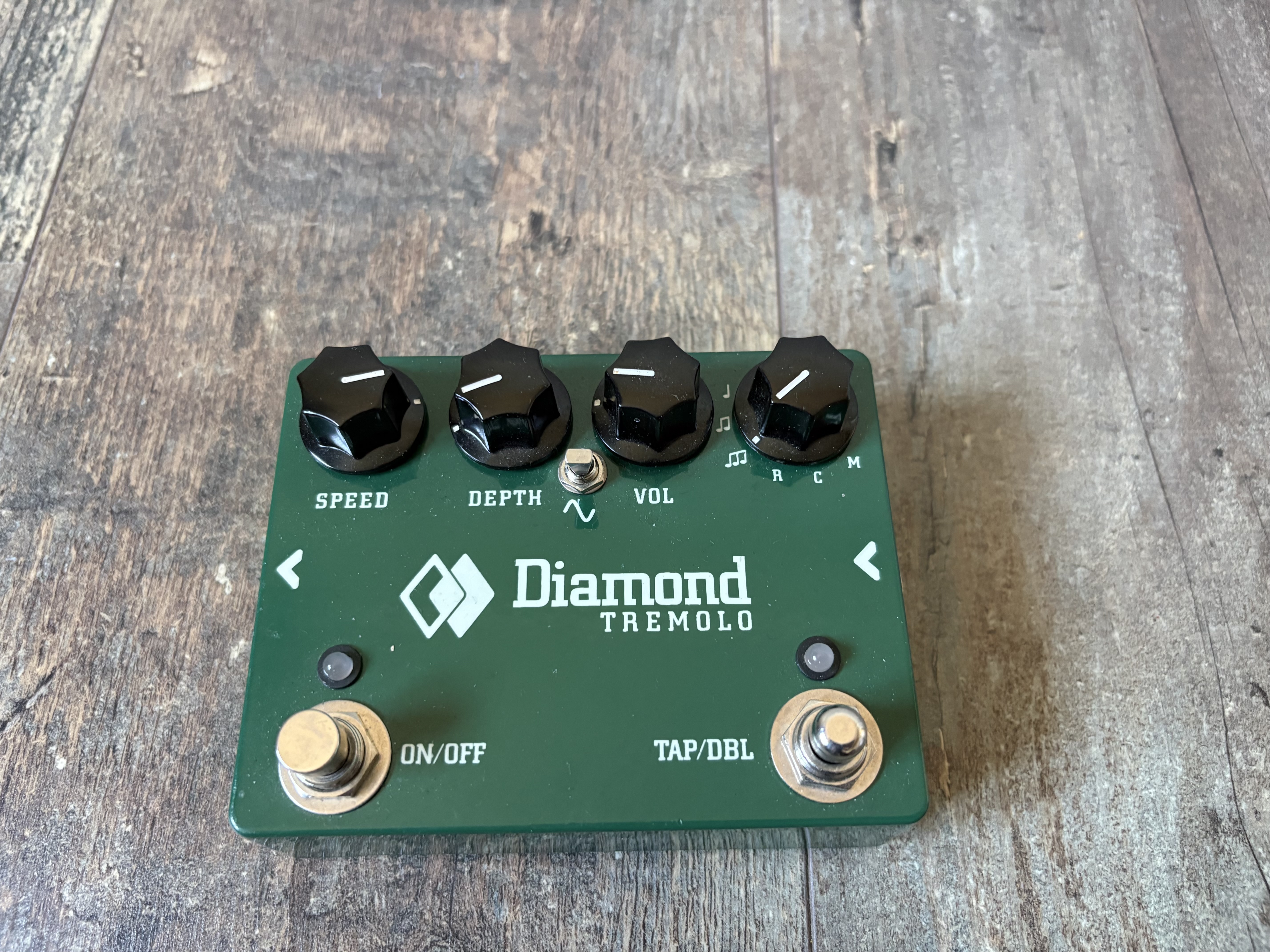 Vends pedale Tremolo Diamond