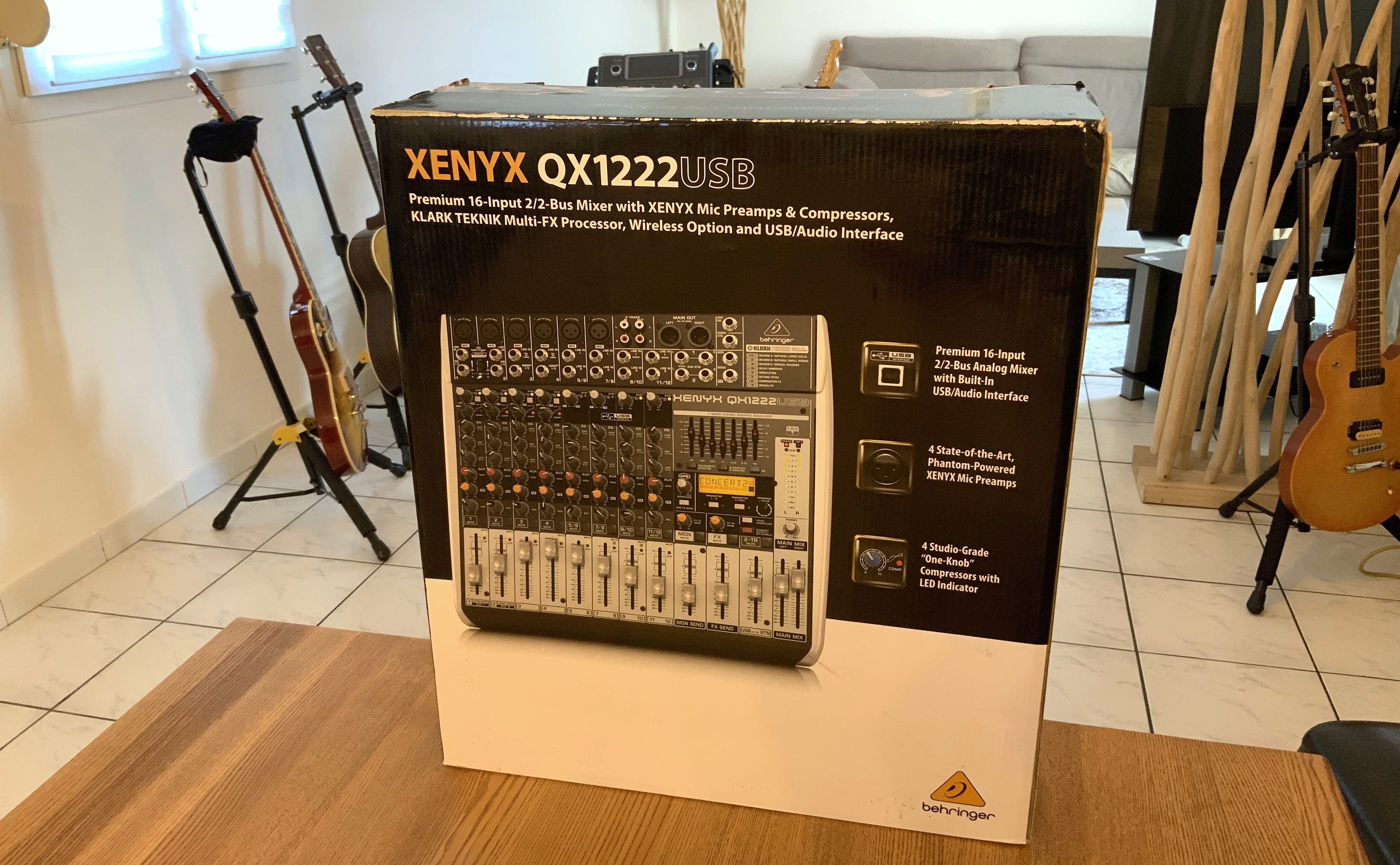 VENDS TABLE DE MIXAGE BEHRINGER QX1222USB