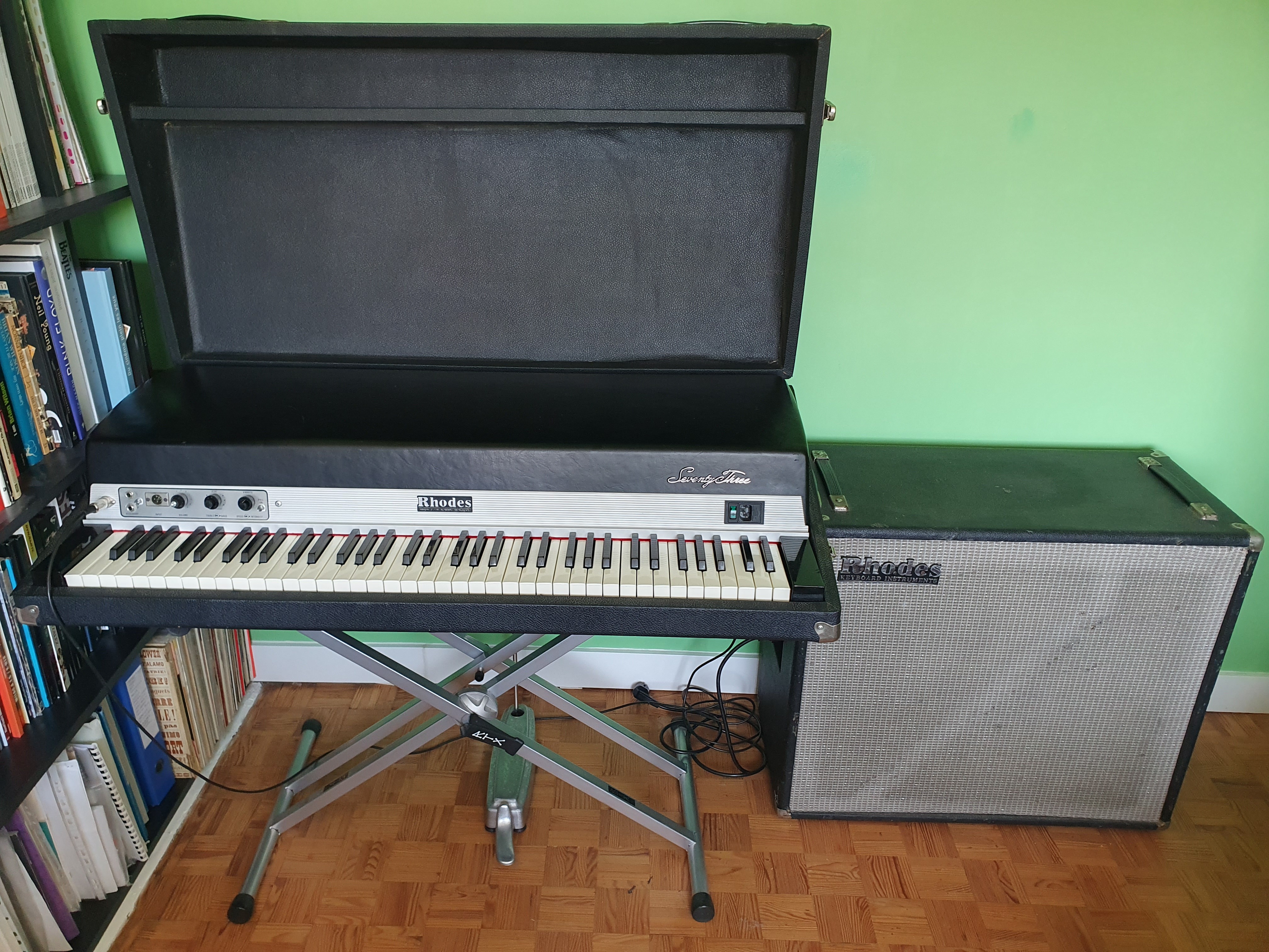 Rhodes MK1 73 Super Satellite