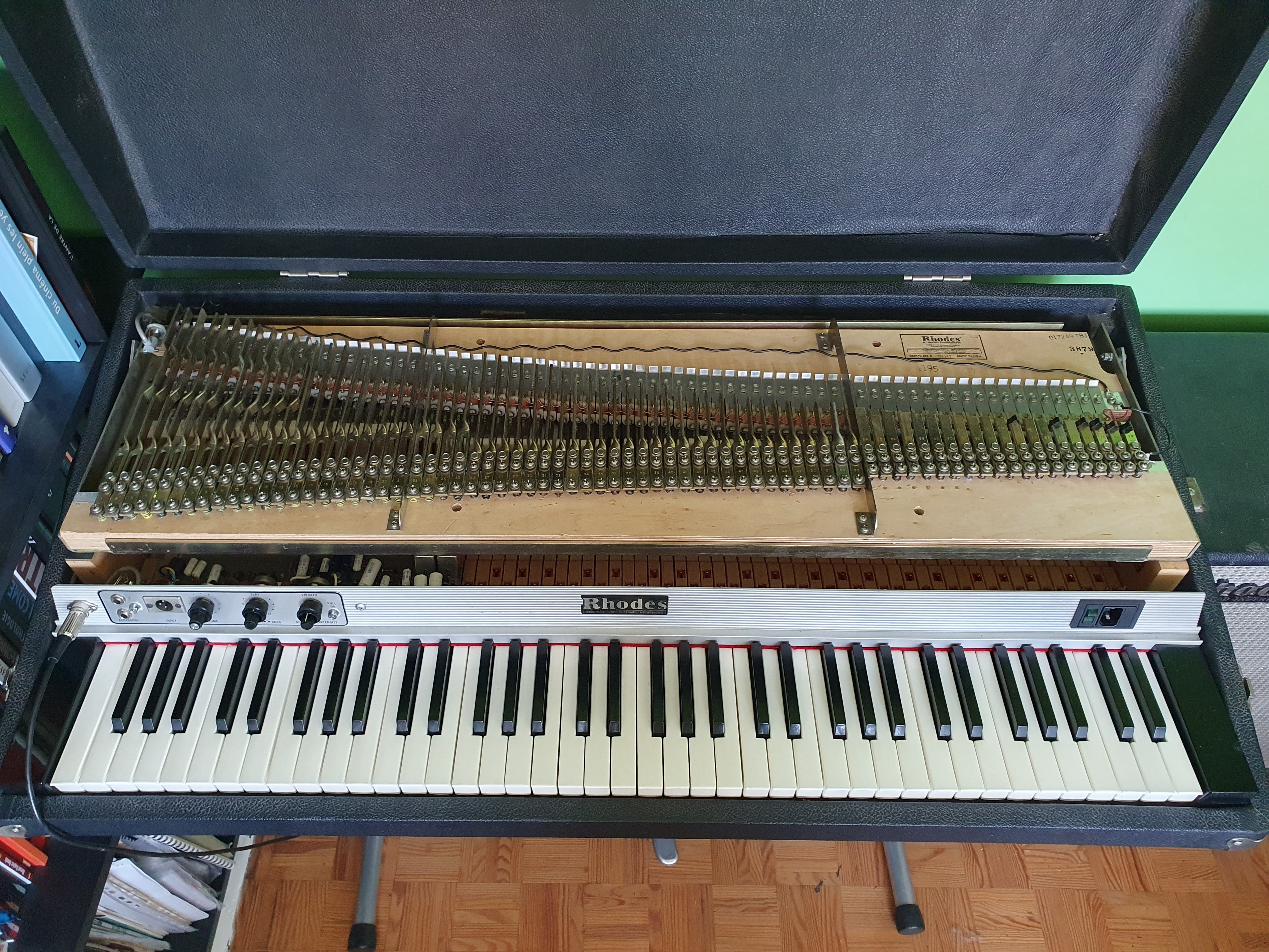 Rhodes Mark I Suitcase 73 (98167)