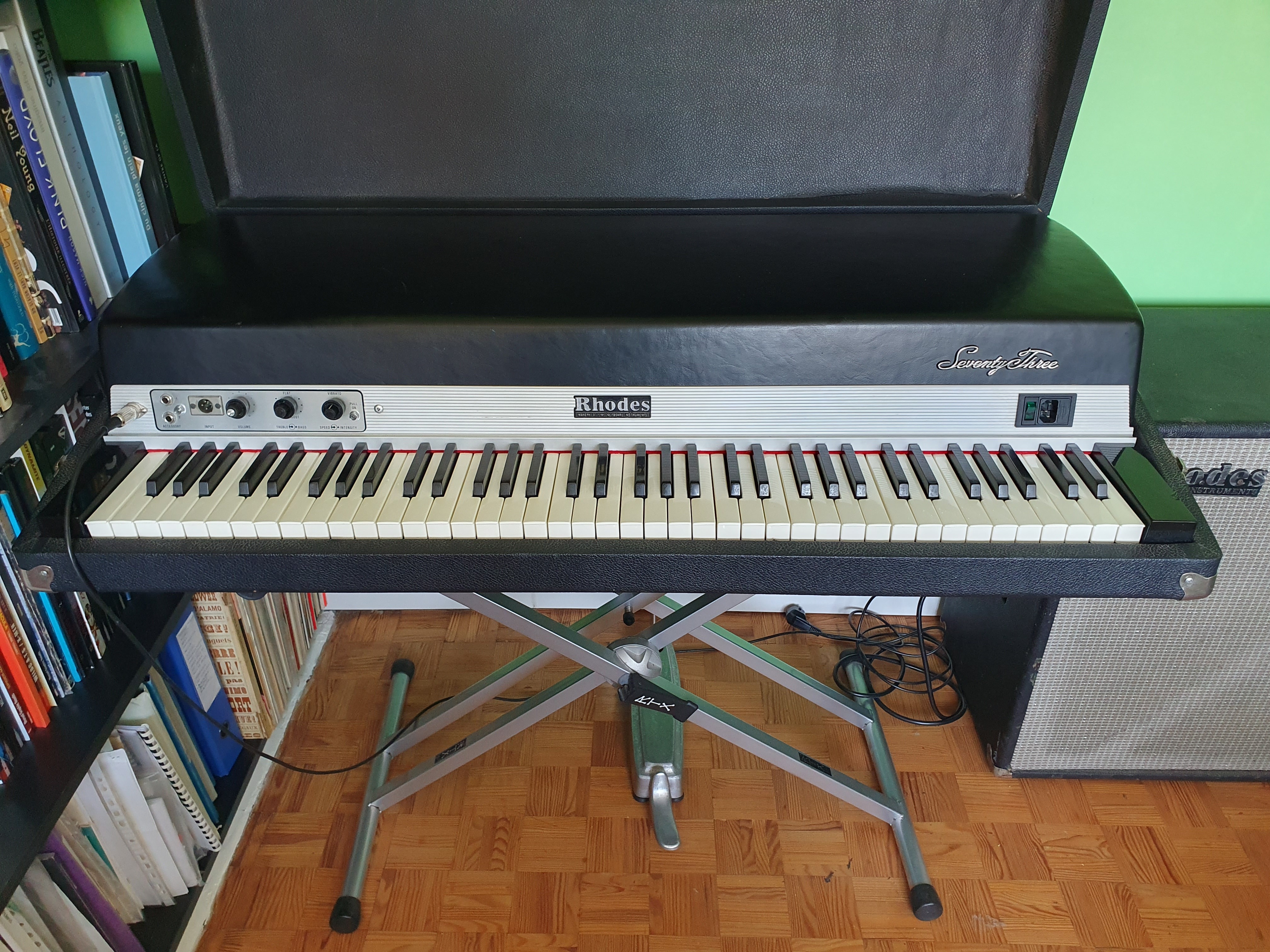 Rhodes Mark I Suitcase 73 (30695)