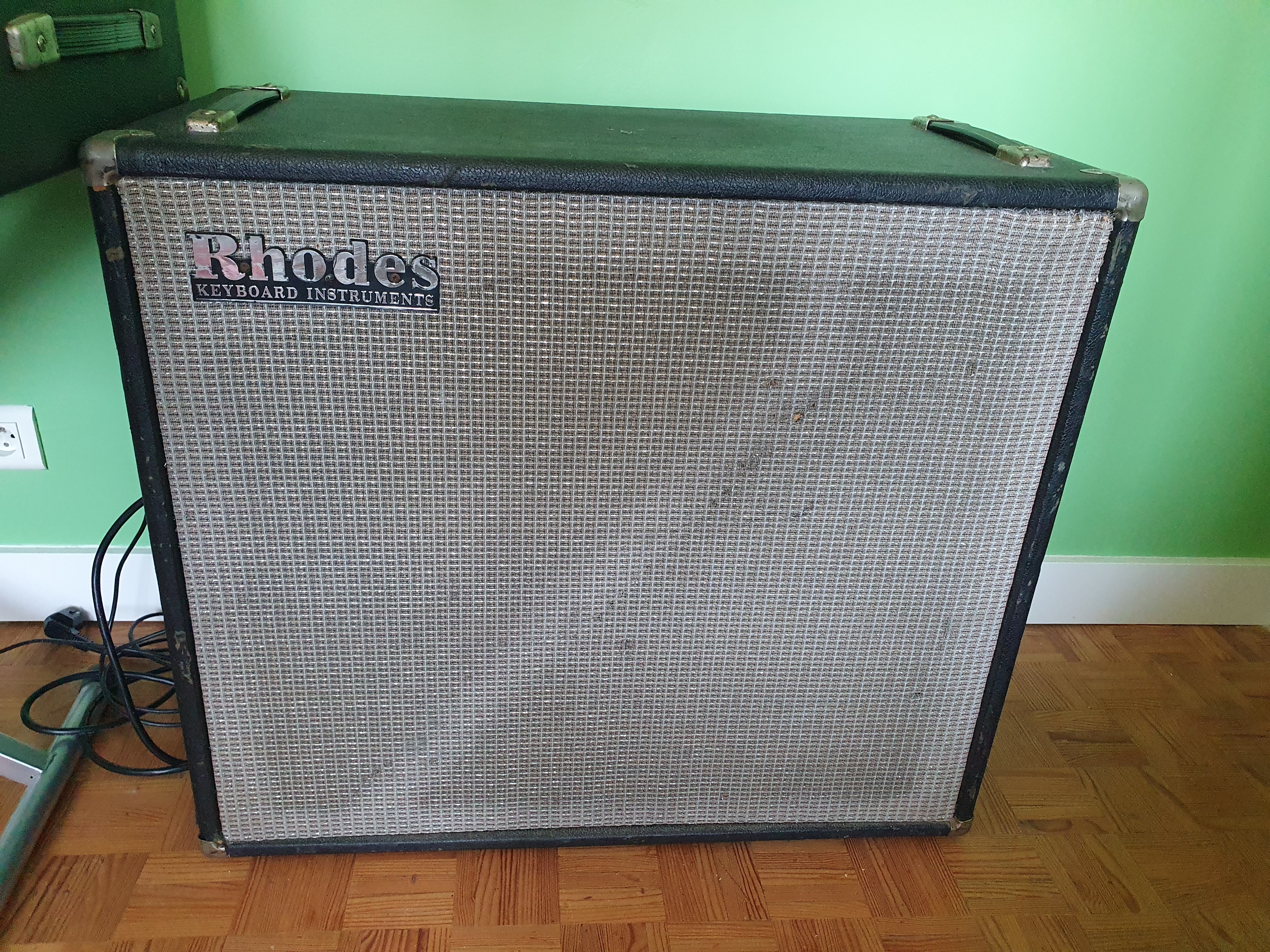 Rhodes Mark I Suitcase 73 (63791)