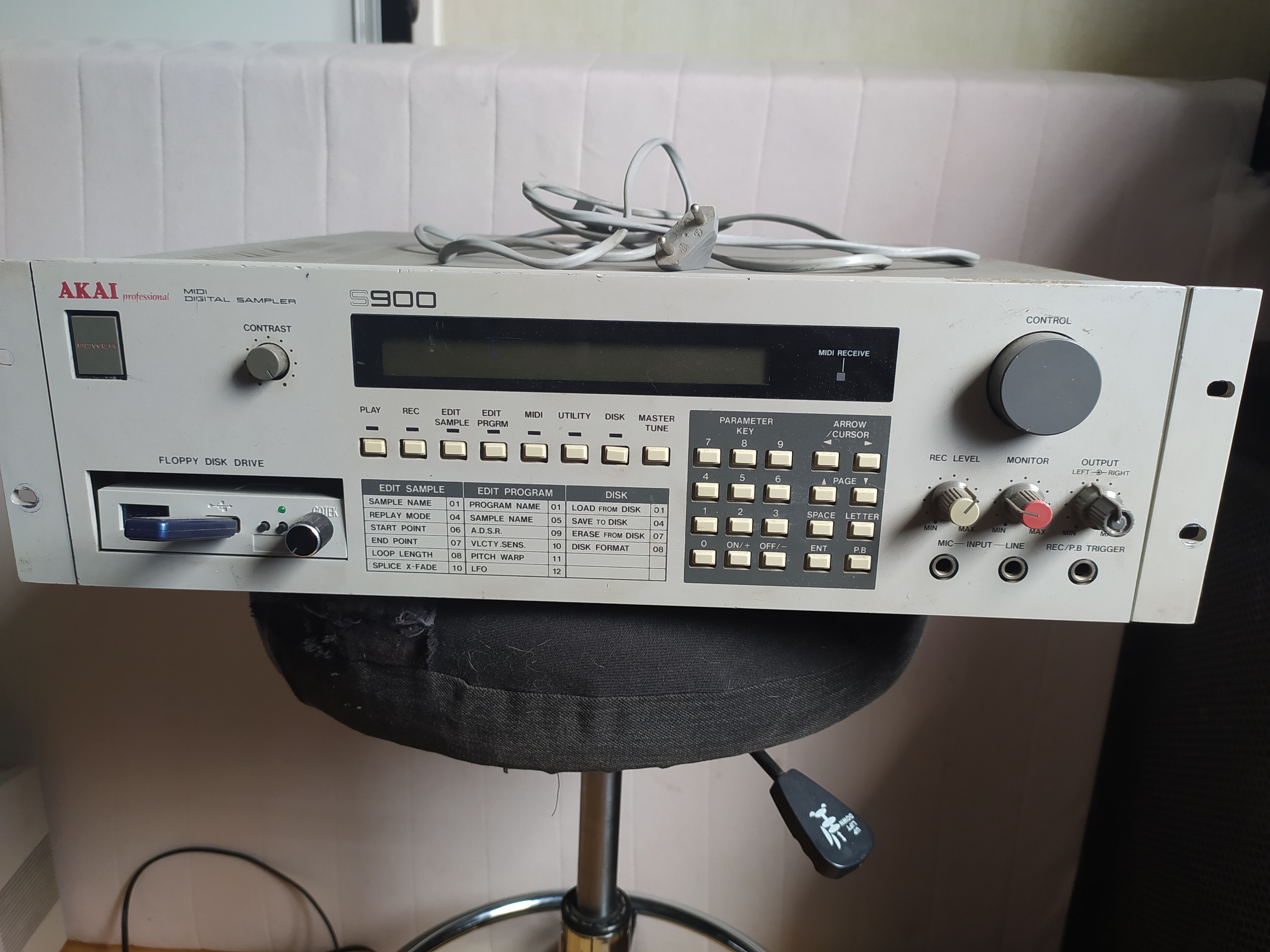 Akai s900 + Gotek