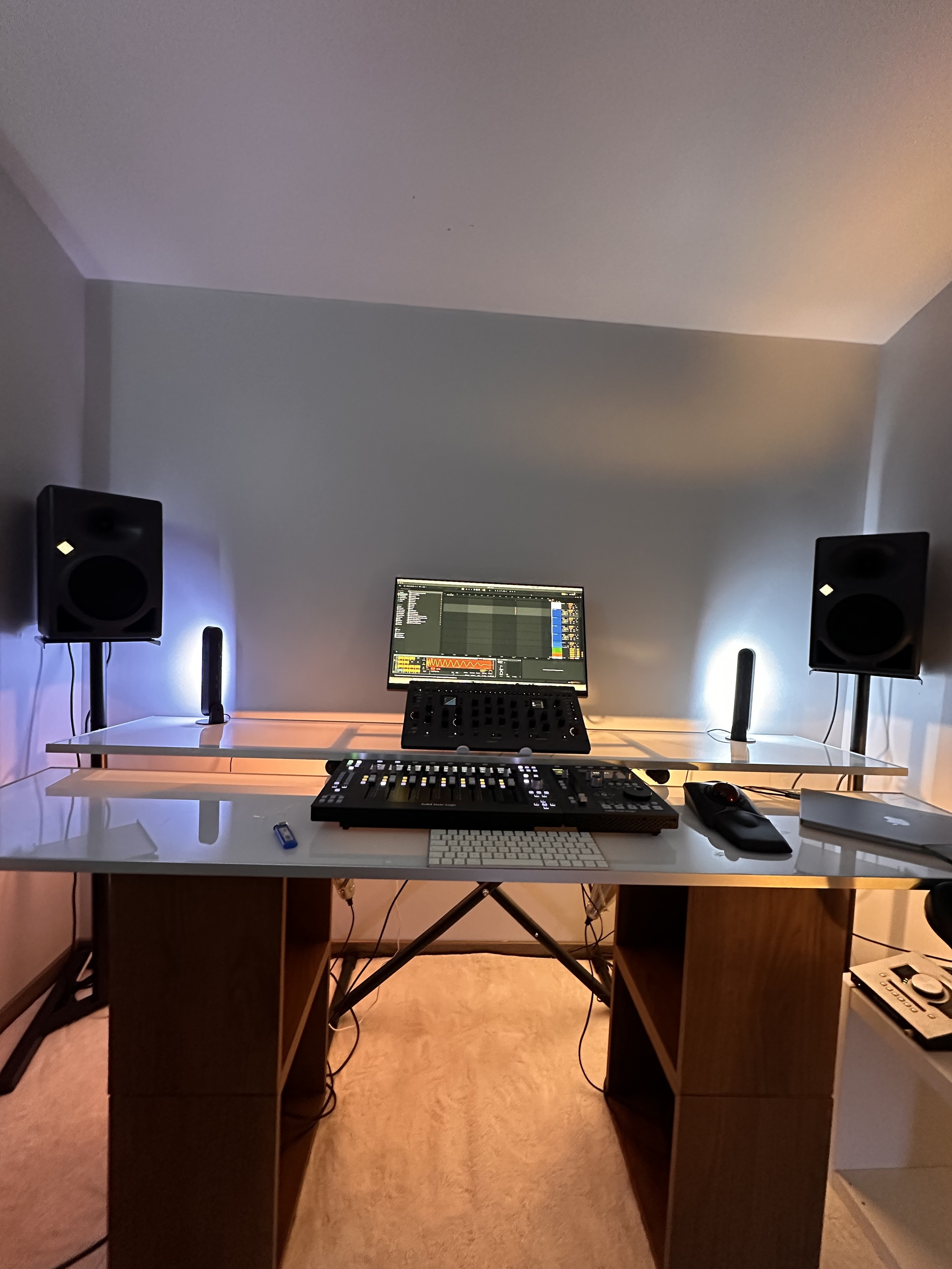 Neumann KH 150 Black + MA-1 + pieds – 100h – Garantie 09/2027