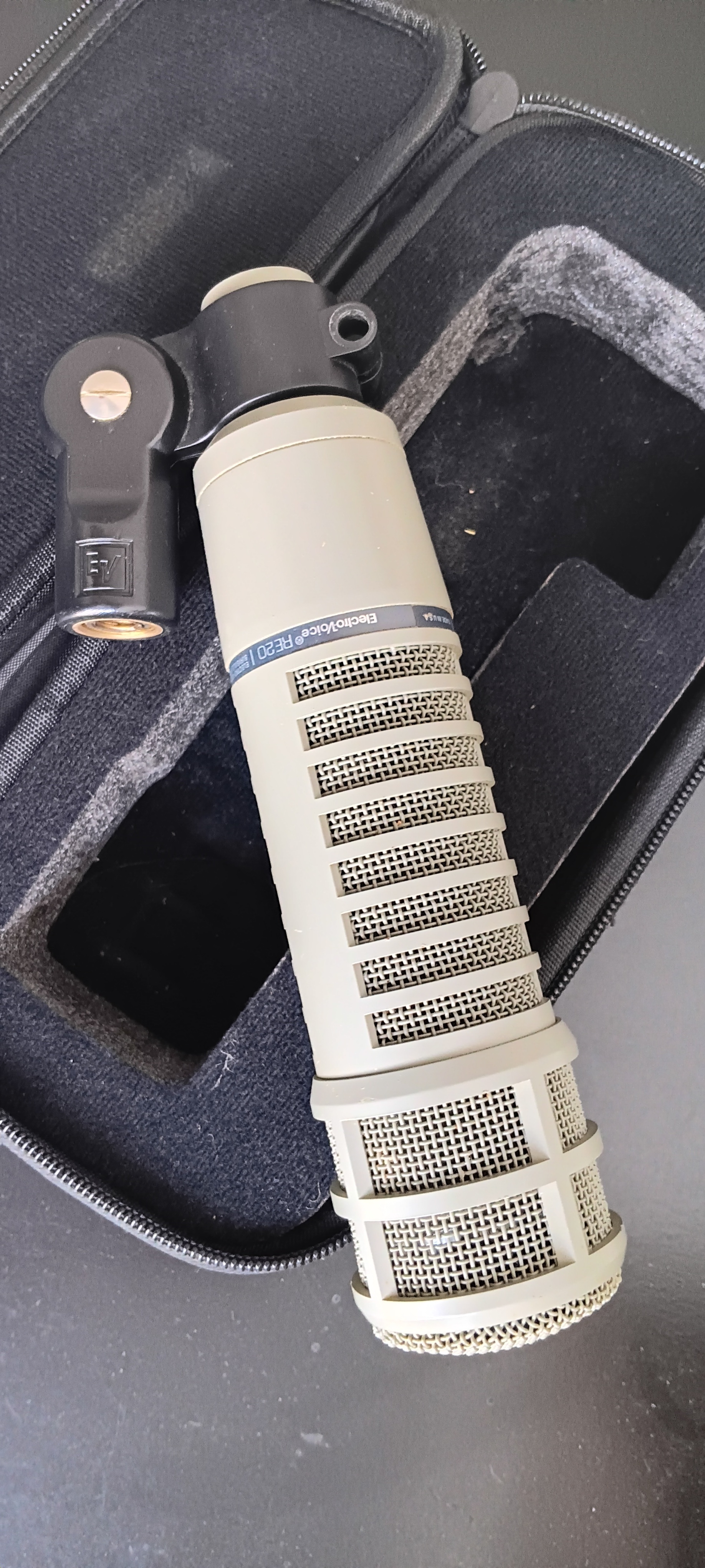 Micro dynamique RE20 Electro-voice