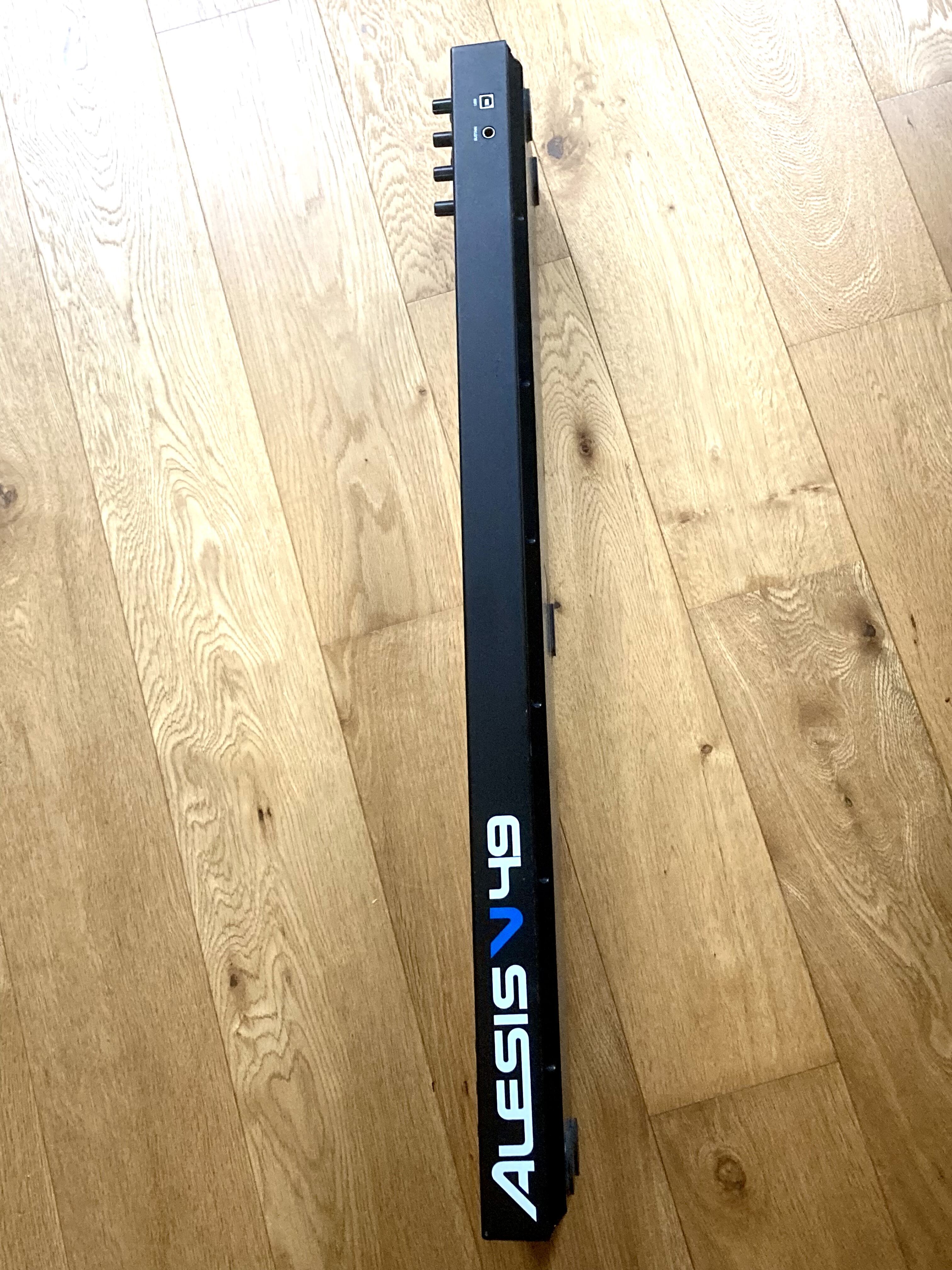Alesis V49 (31605)