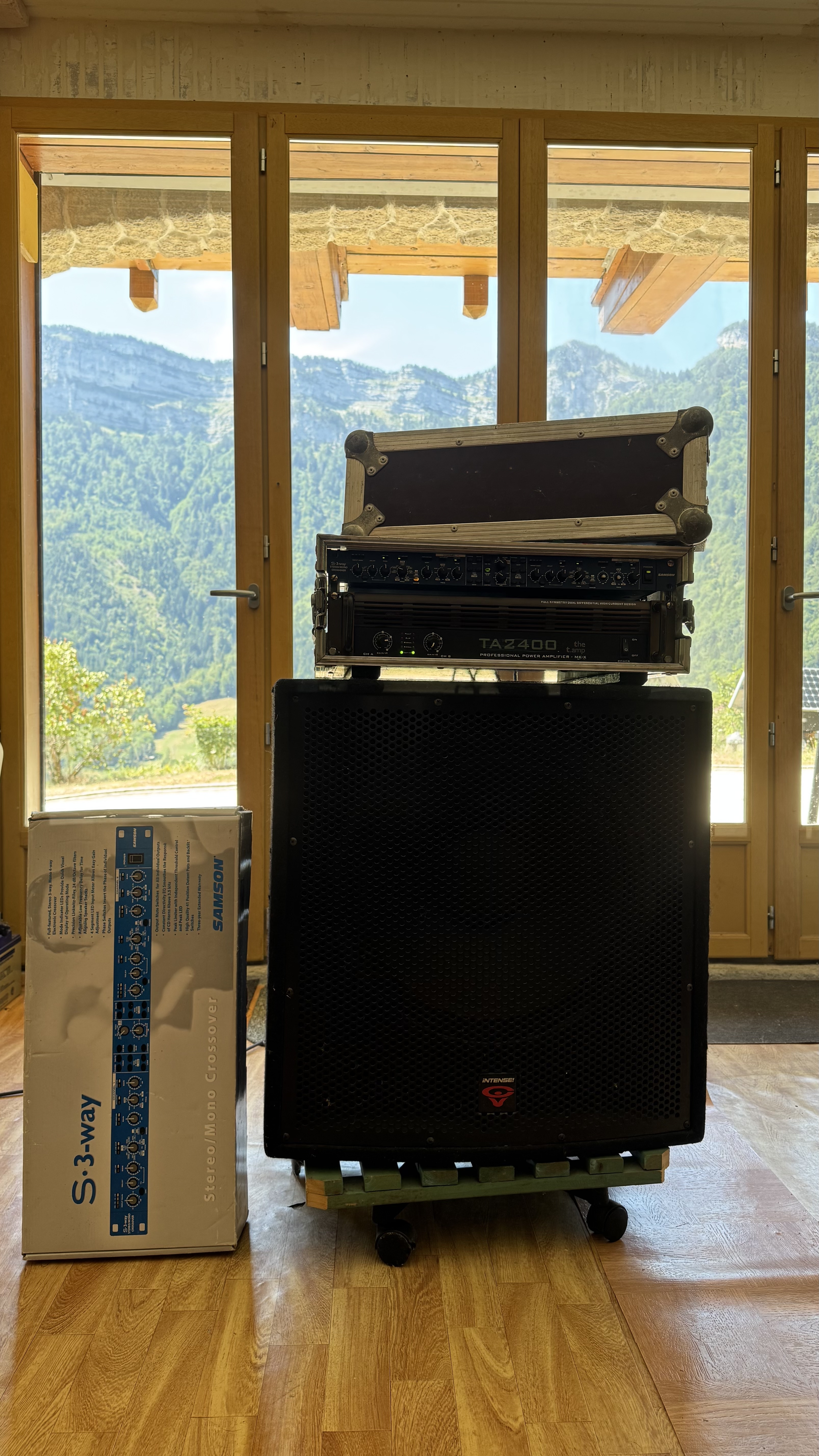 Pack Sub/Caisson de Basses Passif Cerwin Vega Intense 18" + Ampli Thomann TA2400 + Crossover Samson S-3way