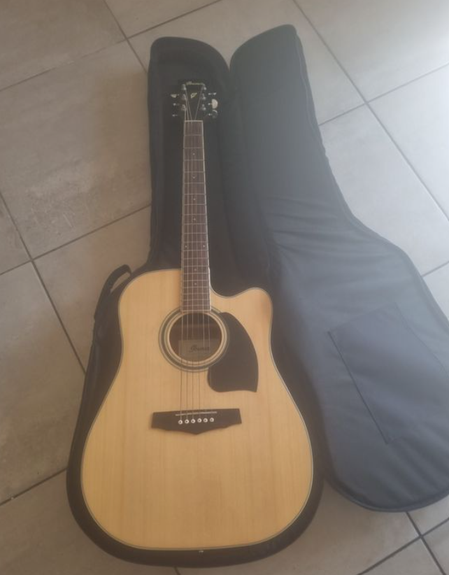 Guitare électro-acoustique Ibanez PF15ECE + Housse Thomann (Comme neuf)