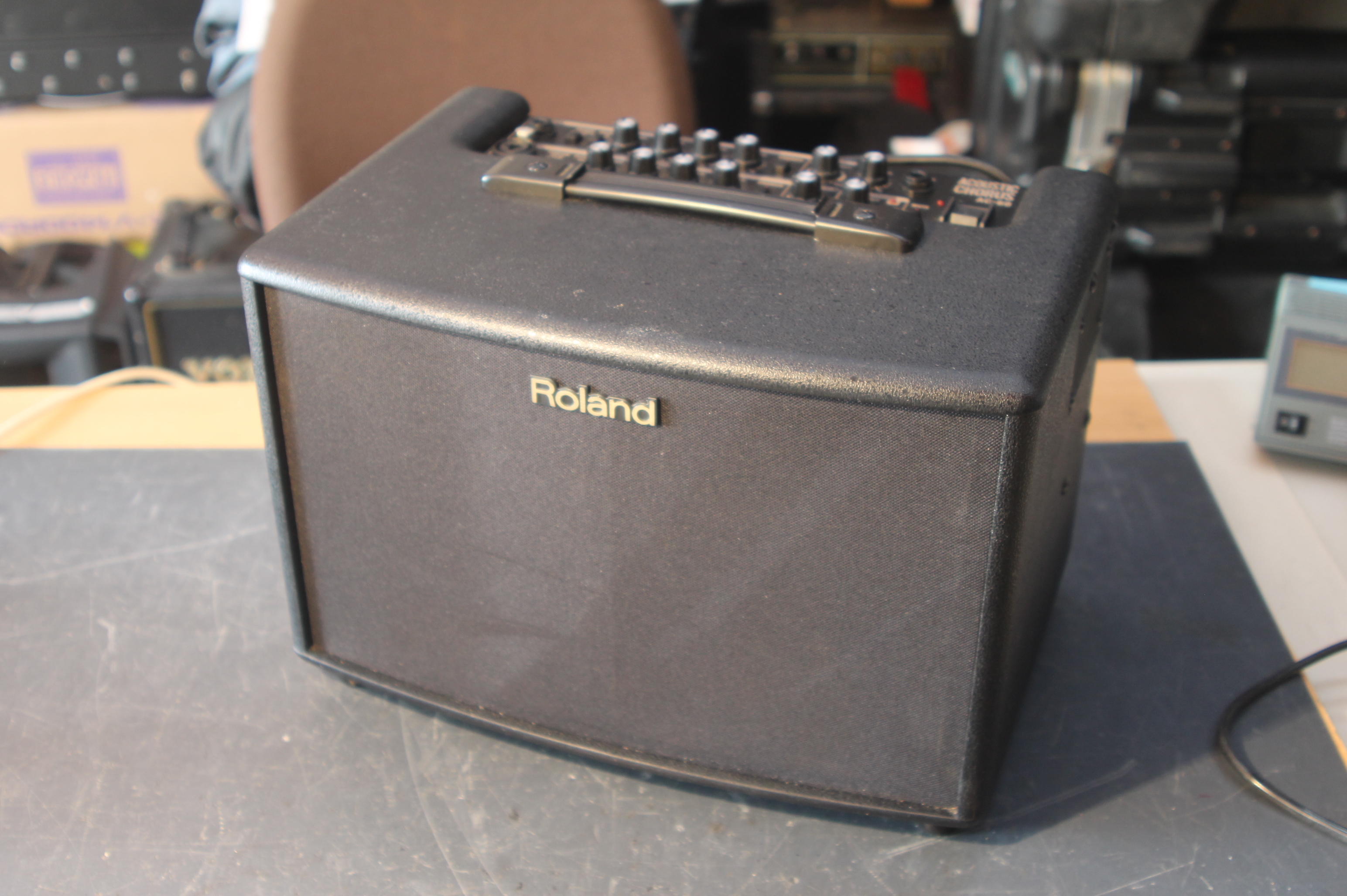 Vends Roland acoustic AC-60