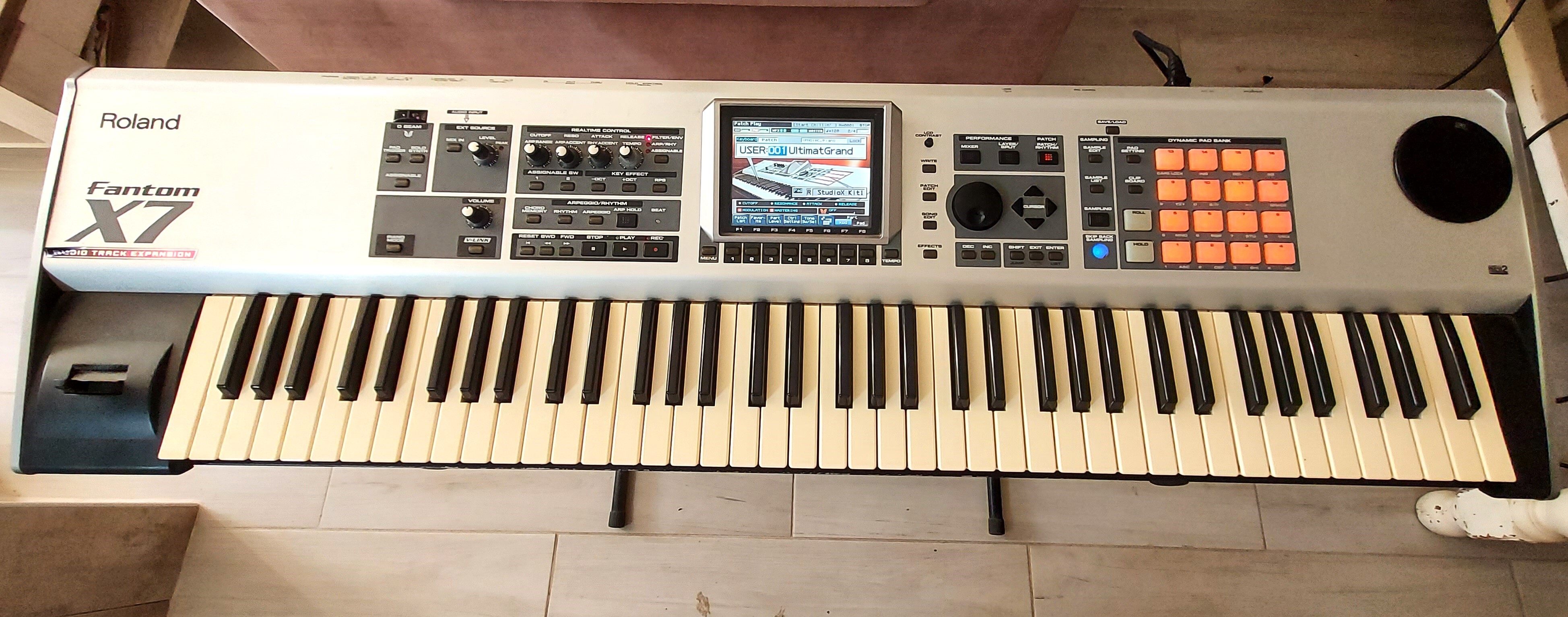 Roland Fantom X7 76 touches + Flight Case SKB