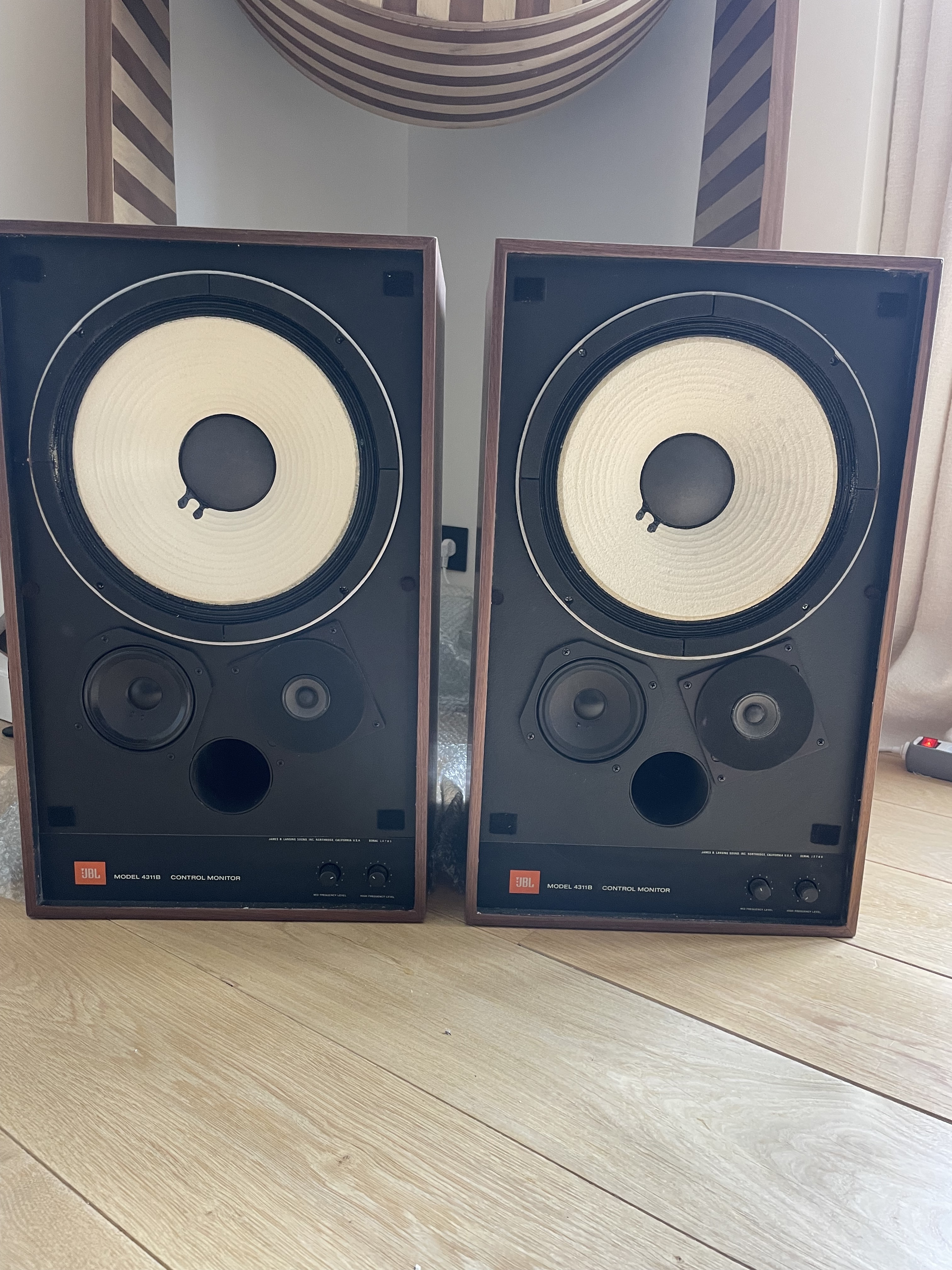 Paire d’enceintes JBL 4311B