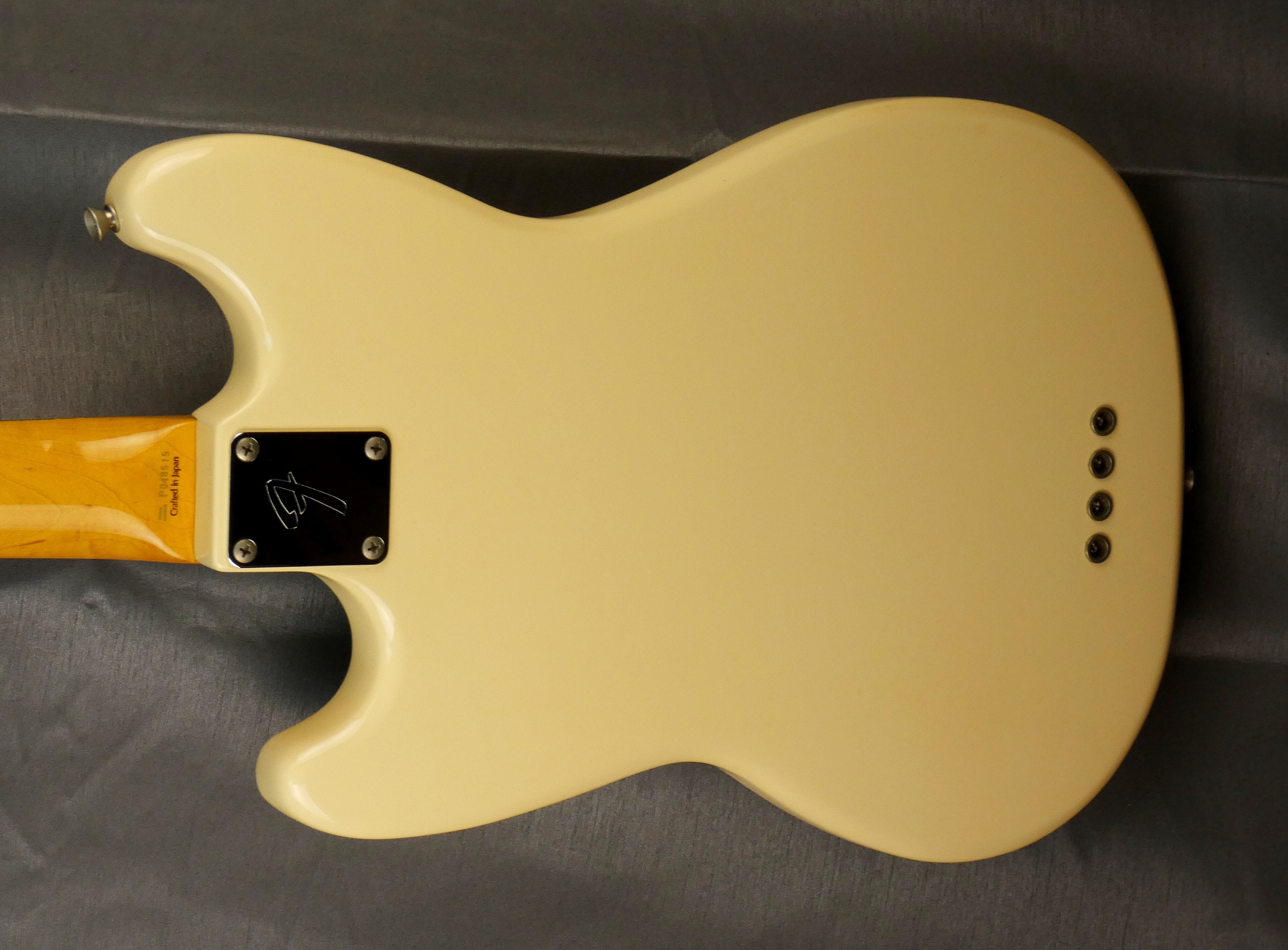 fender mustang bass MB98SD white japon japan (2)