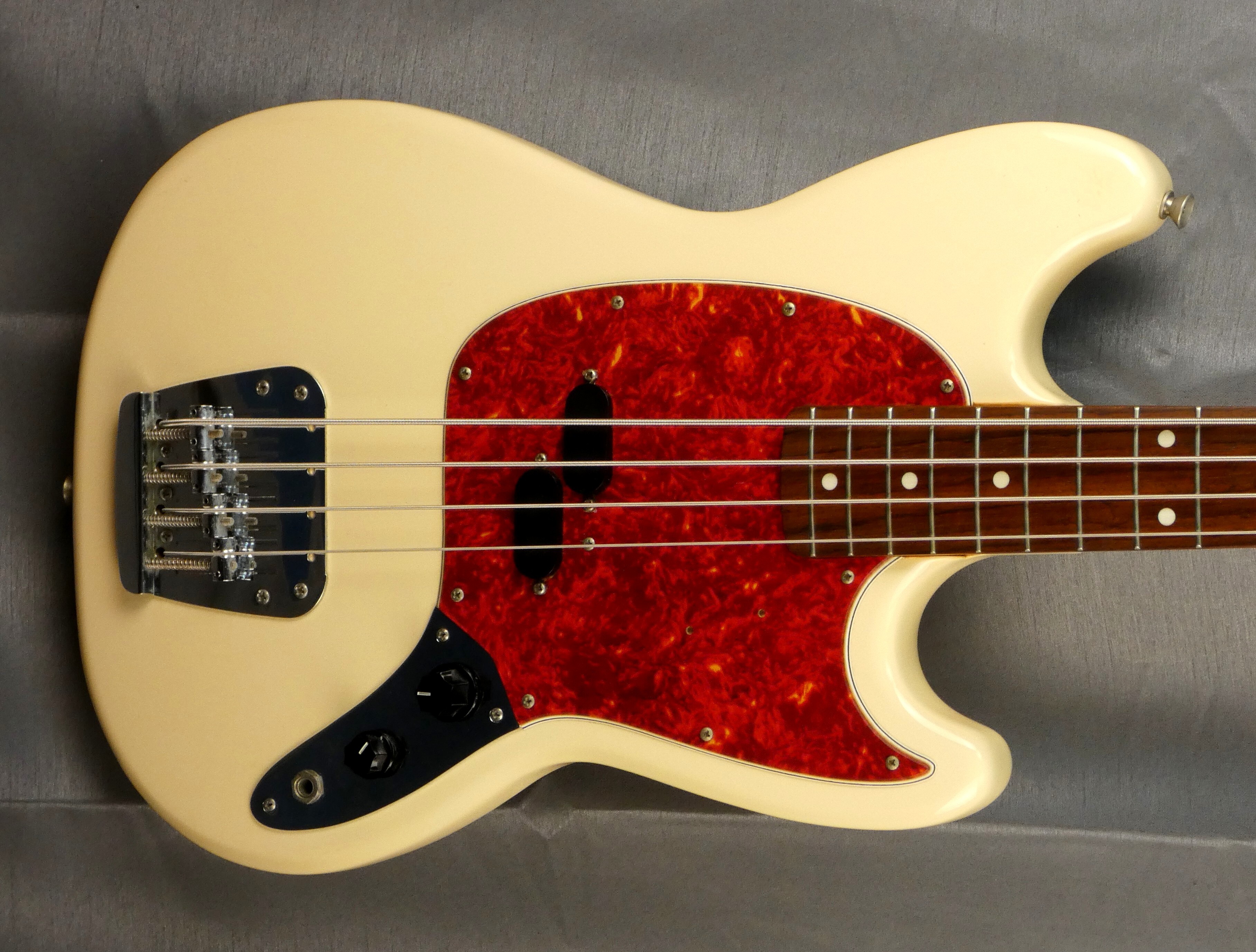 fender mustang bass MB98SD white japon japan (17)