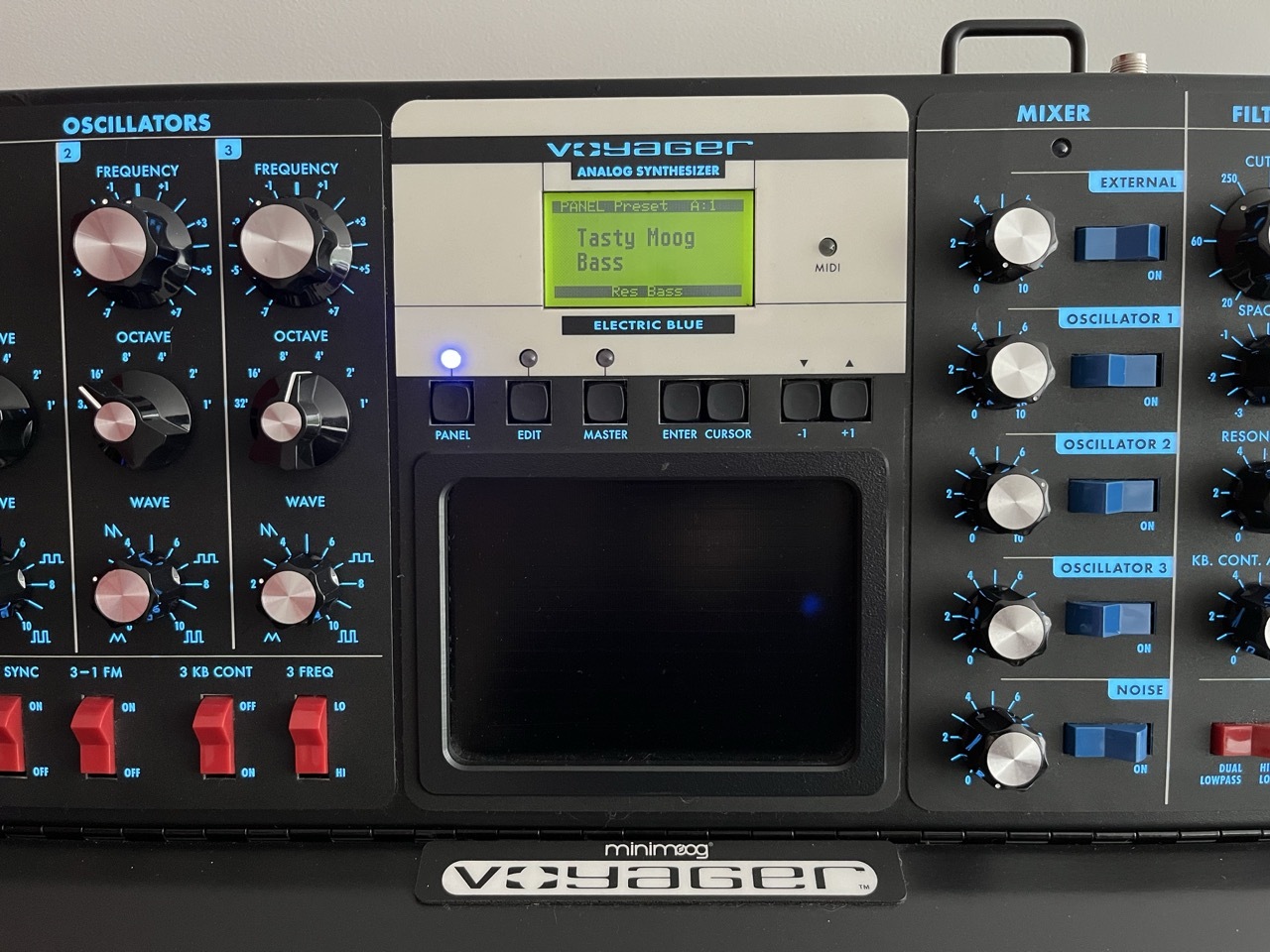Minimoog Voyager 03