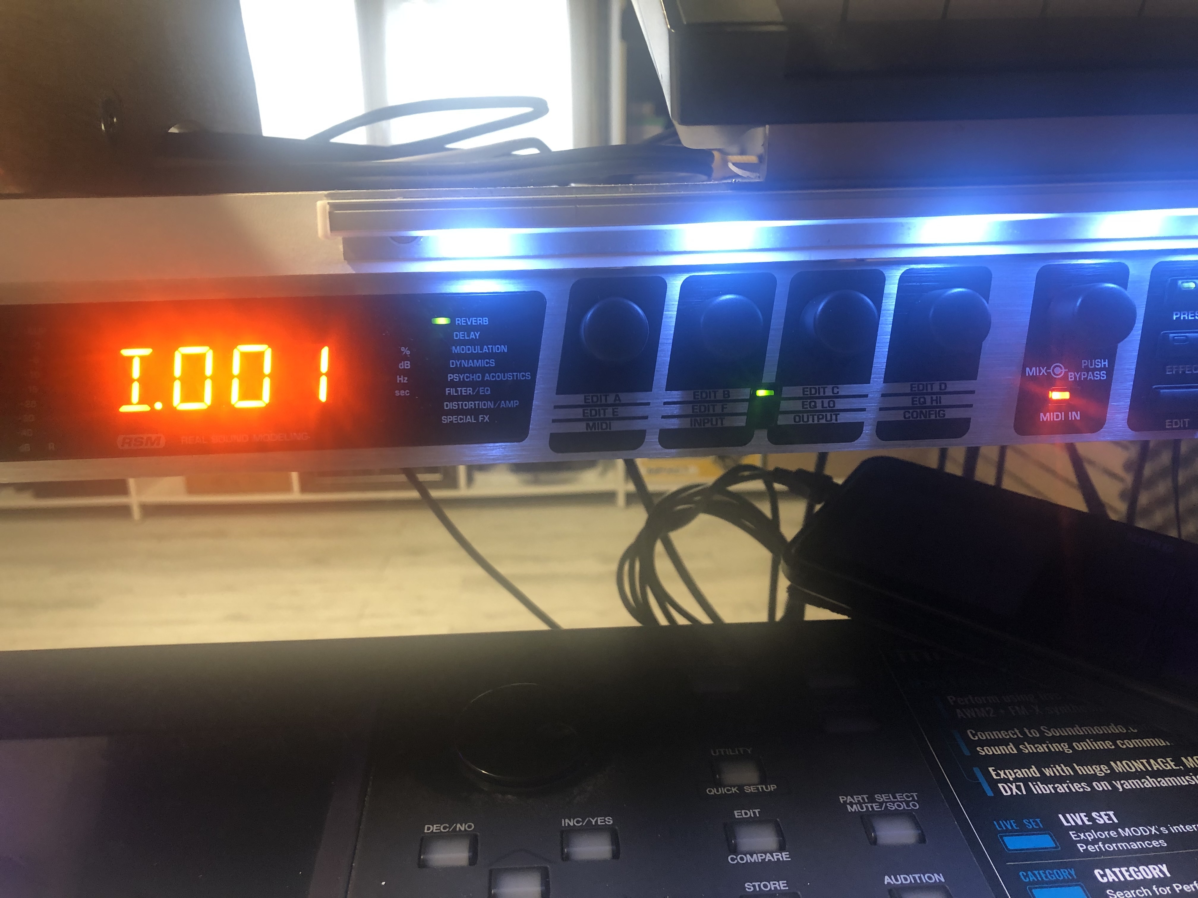 Vends Behringer Virtualizer 3D FX2000