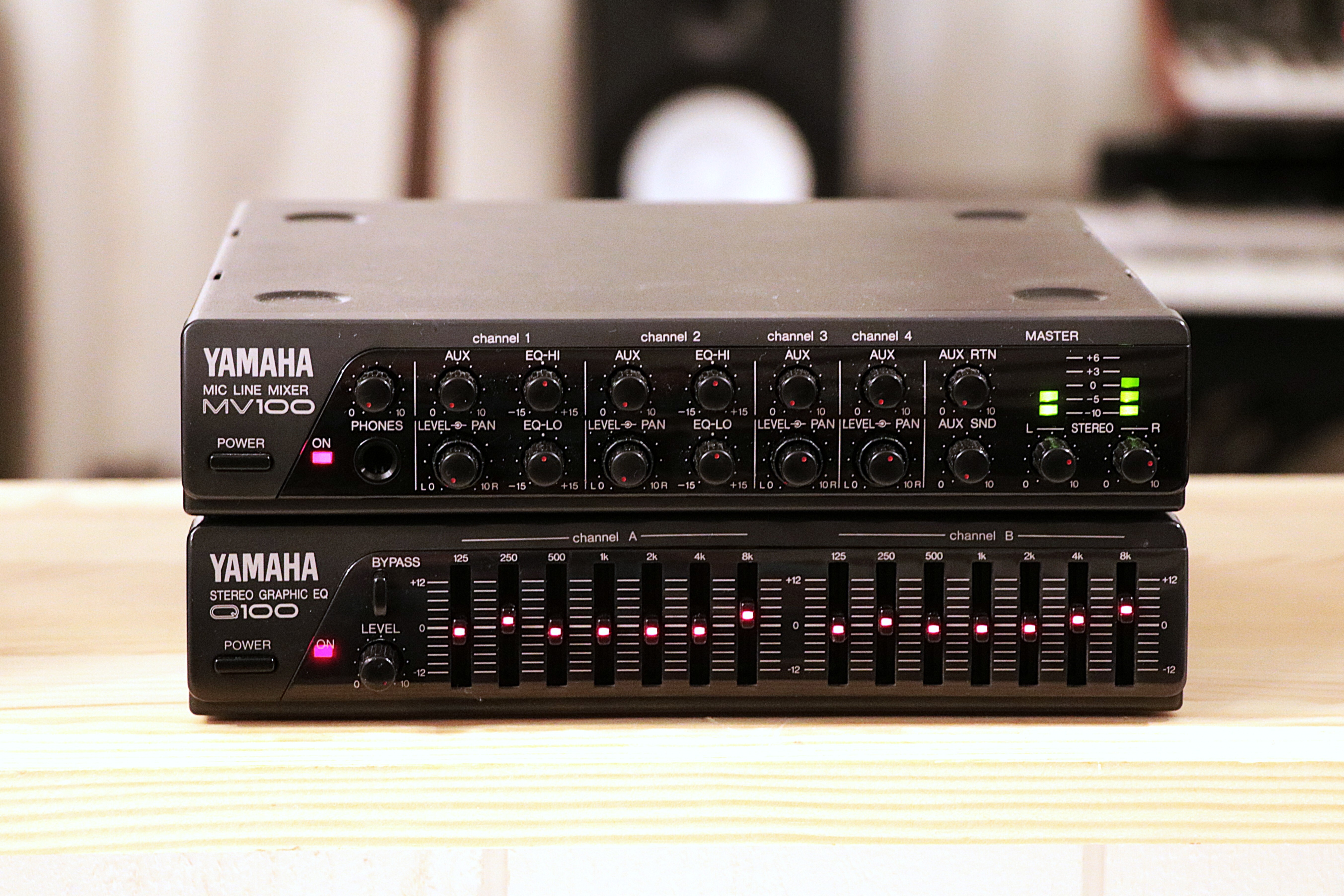 Console mix MV100 et Egaliseur eq Q100 Yamaha