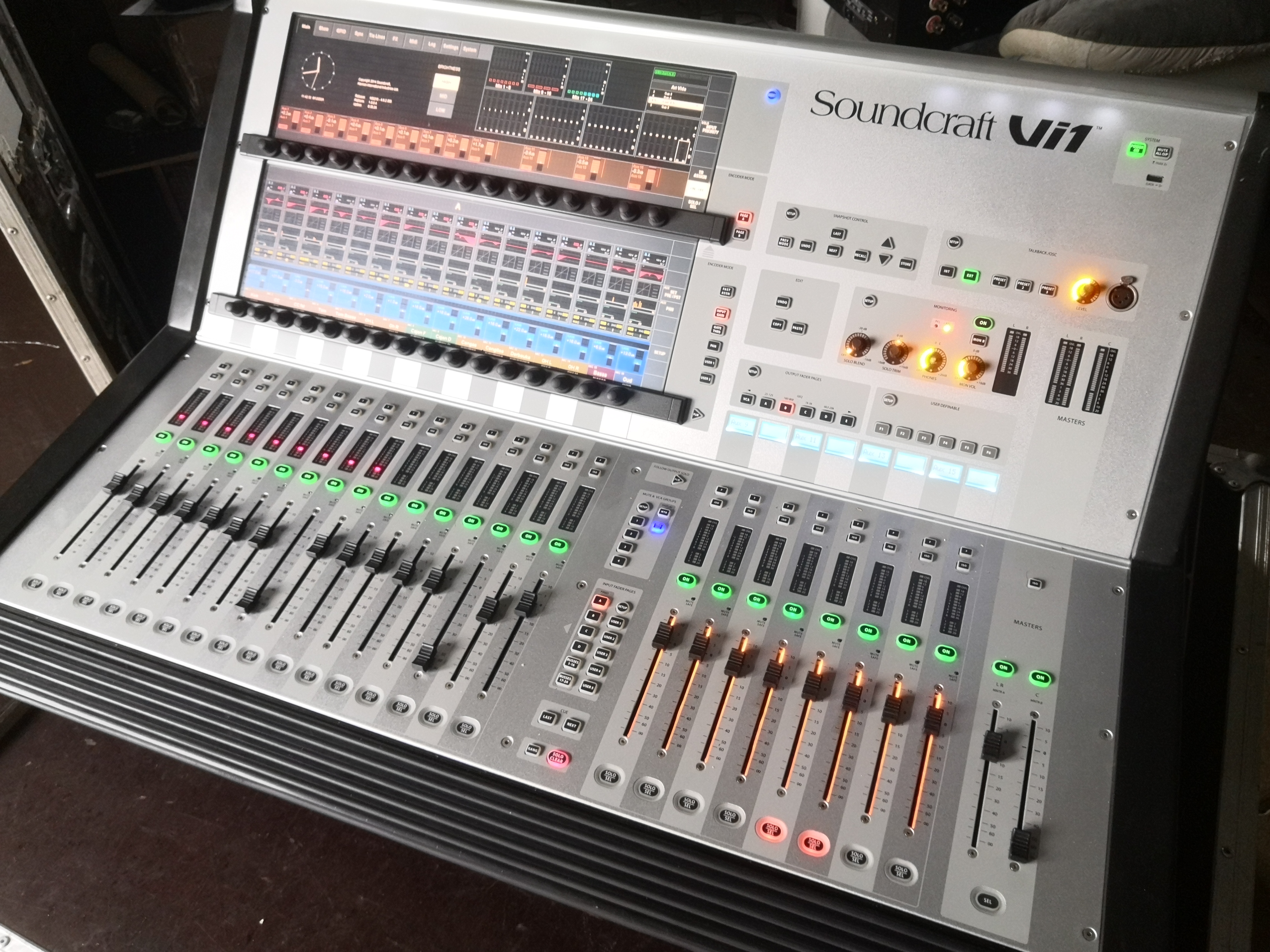 Vi1 Soundcraft. Urgent