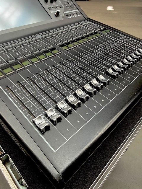 yamaha ql1 + flightcase