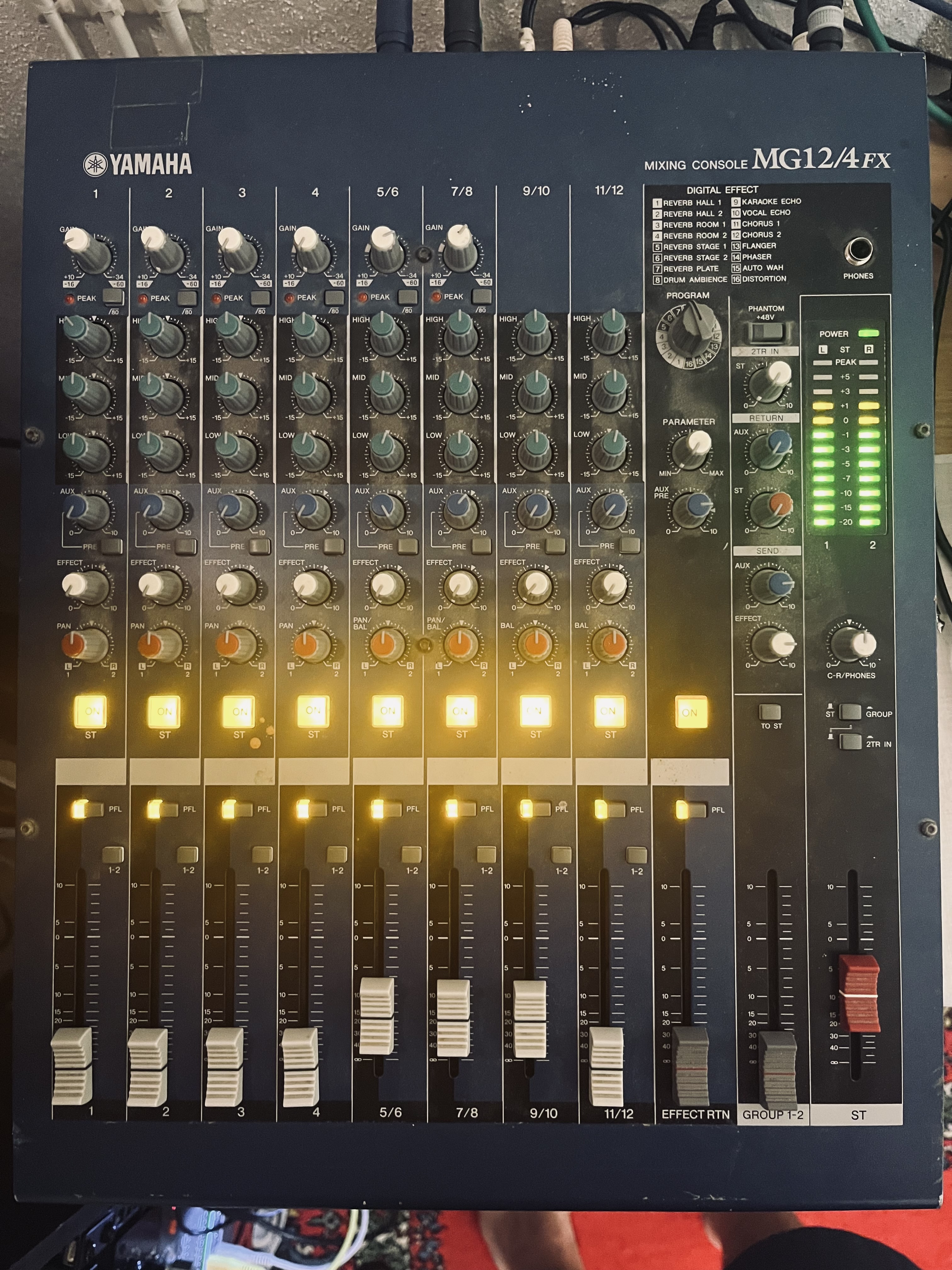 Vends console Yamaha 12/4 FX