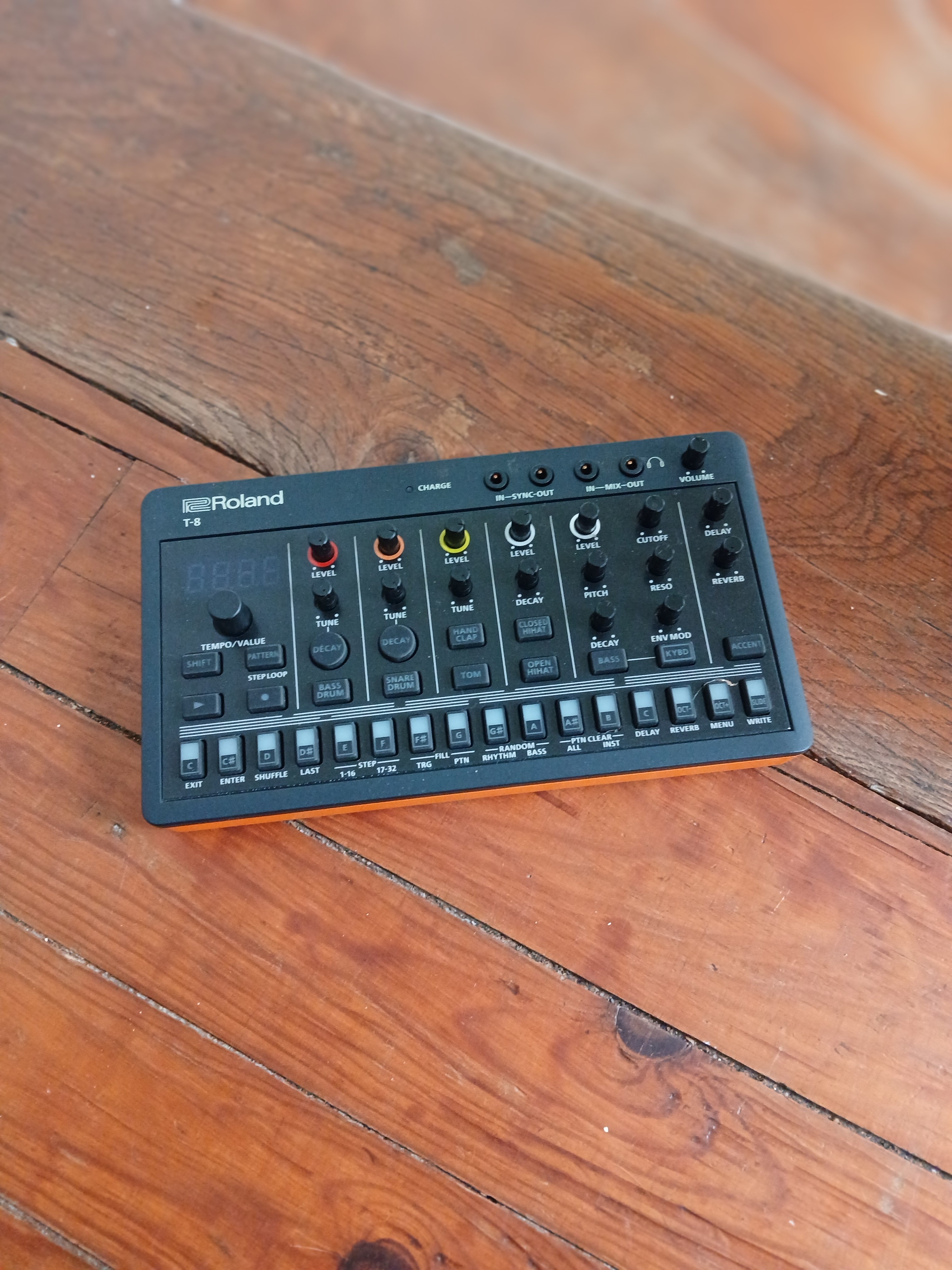 Vends Boîte à rythme compacte AIRA, prix envoi inclus*