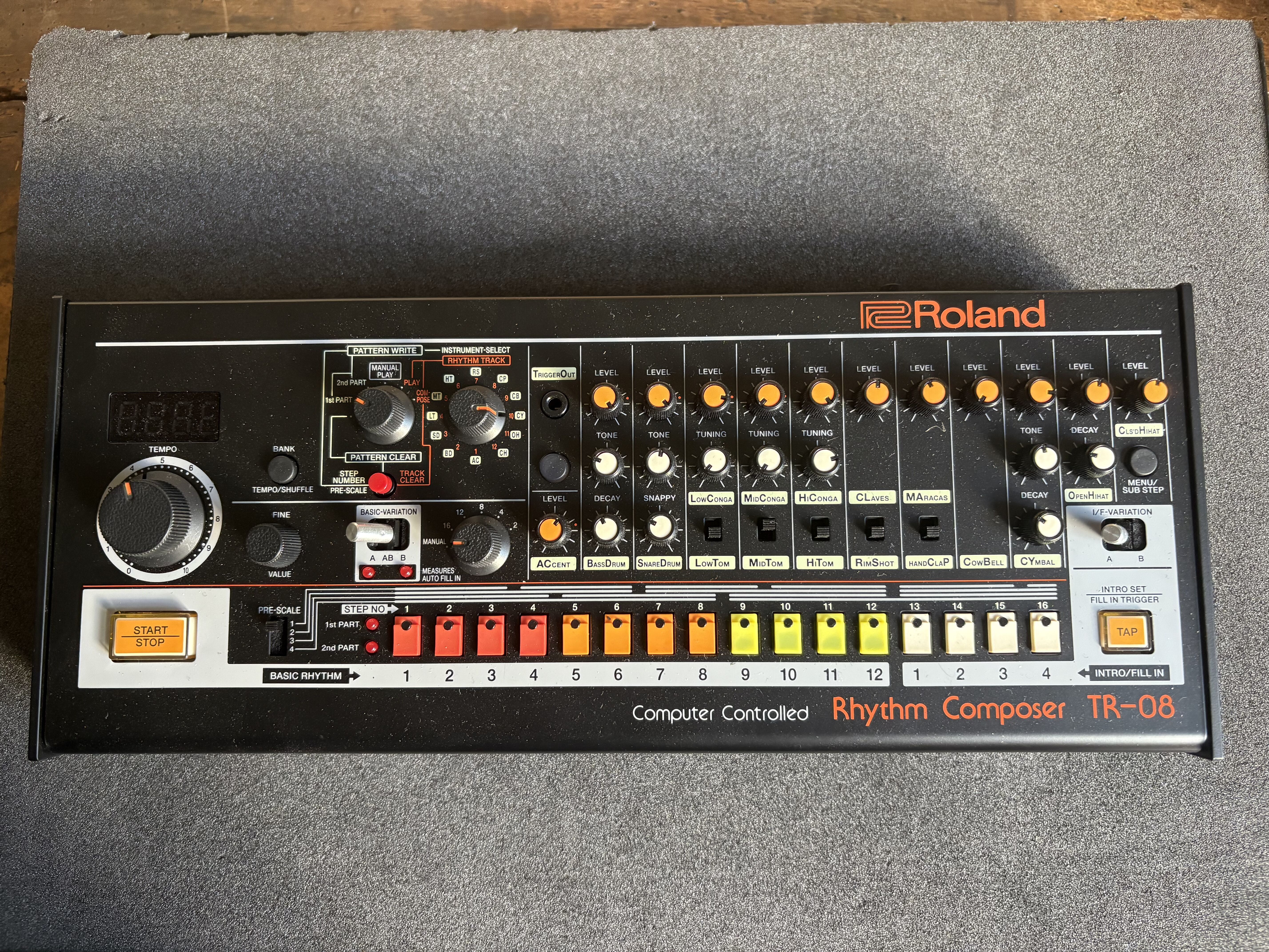 ROLAND TR-08