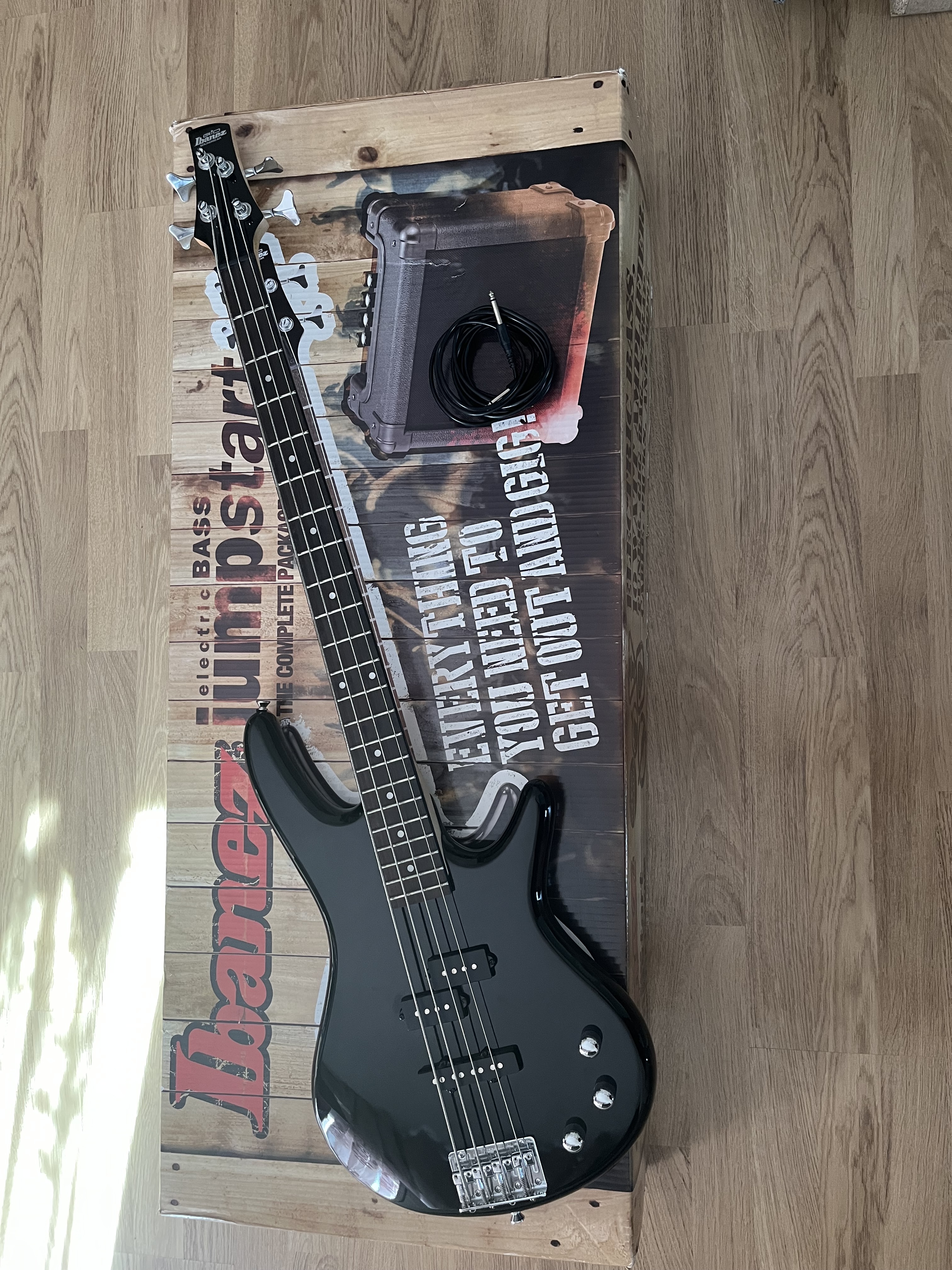 Vends Basse Ibanez Gio très bon état 