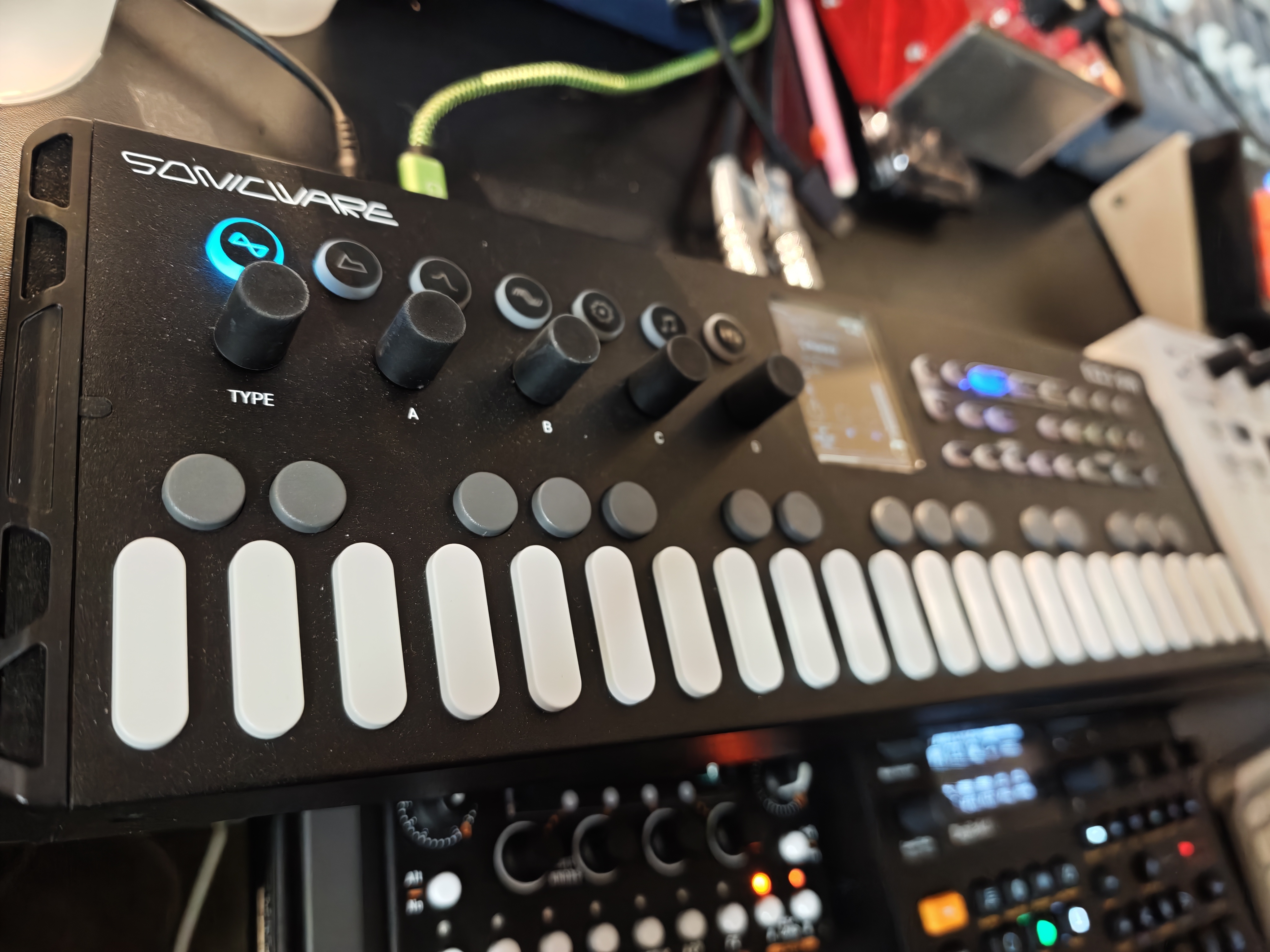 Vends synthétiseur Sonicware ELZ1 Play V2
