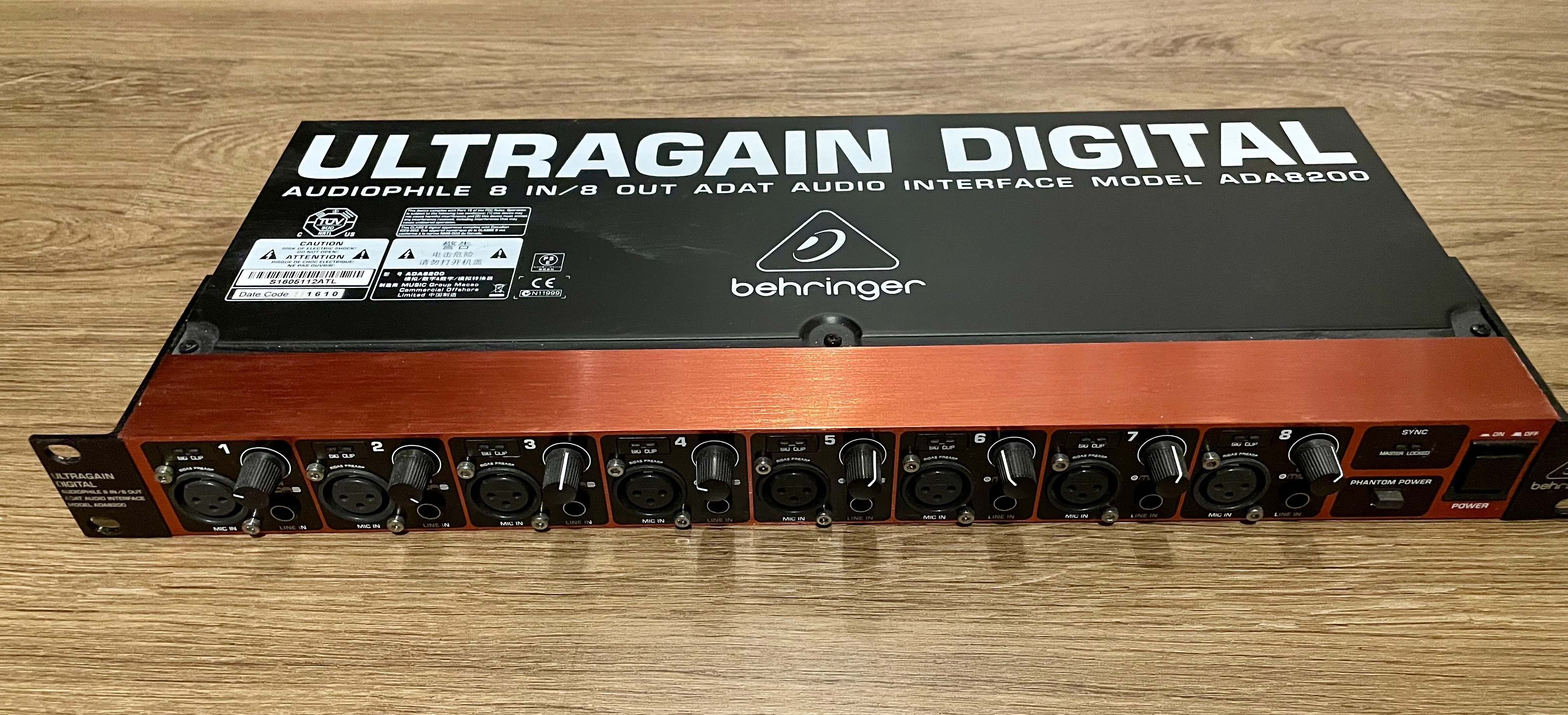 Behringer ADA8200 Ultragain