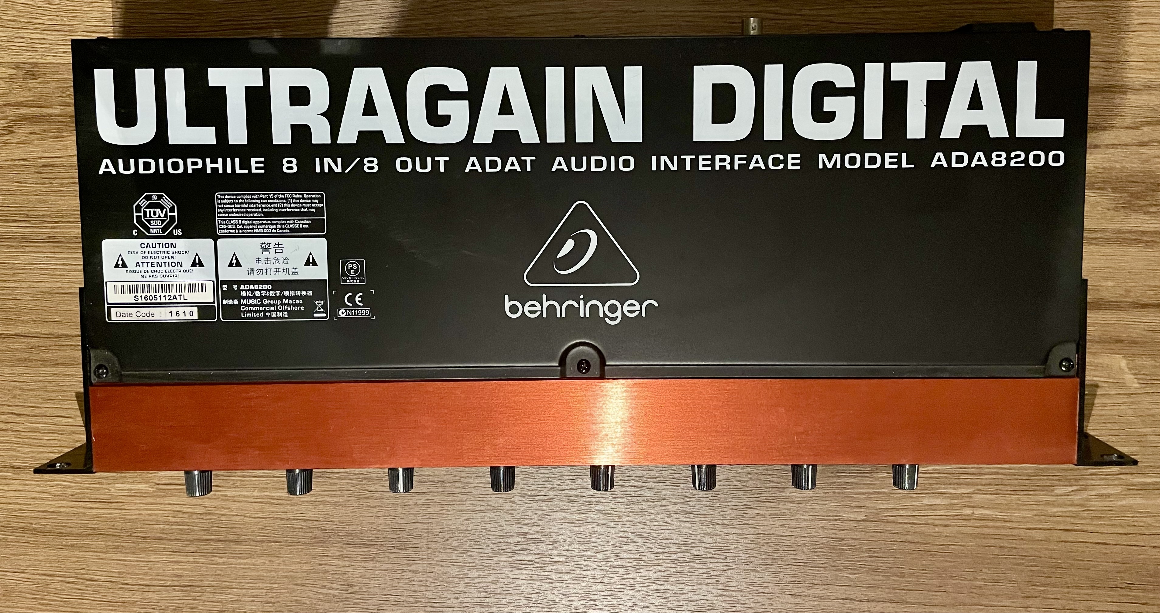 Behringer Ultragain Digital ADA8200 (30711)