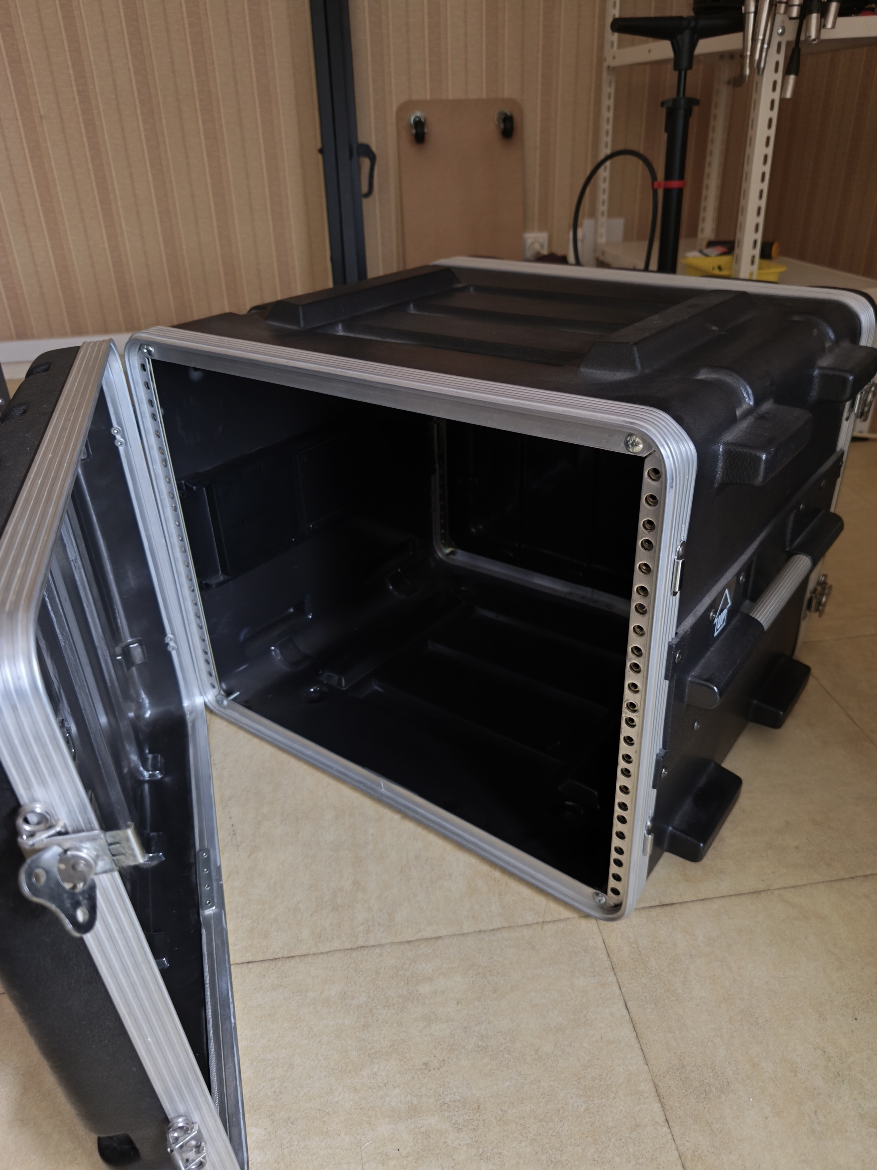 Vds flight case rack 19" de 8 unités 