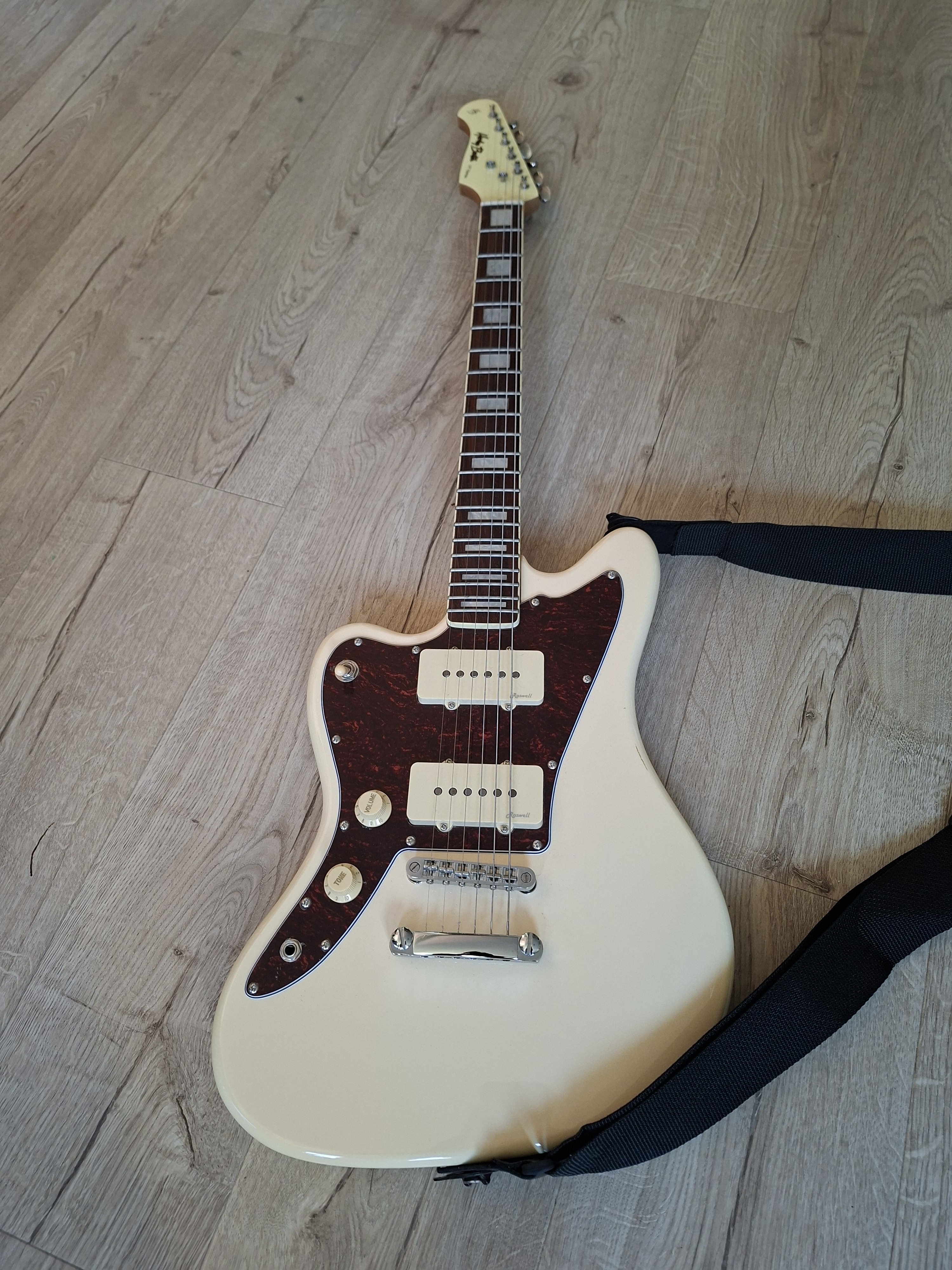 Vends Harley Benton JA-60LH OW (gauchère) Vintage