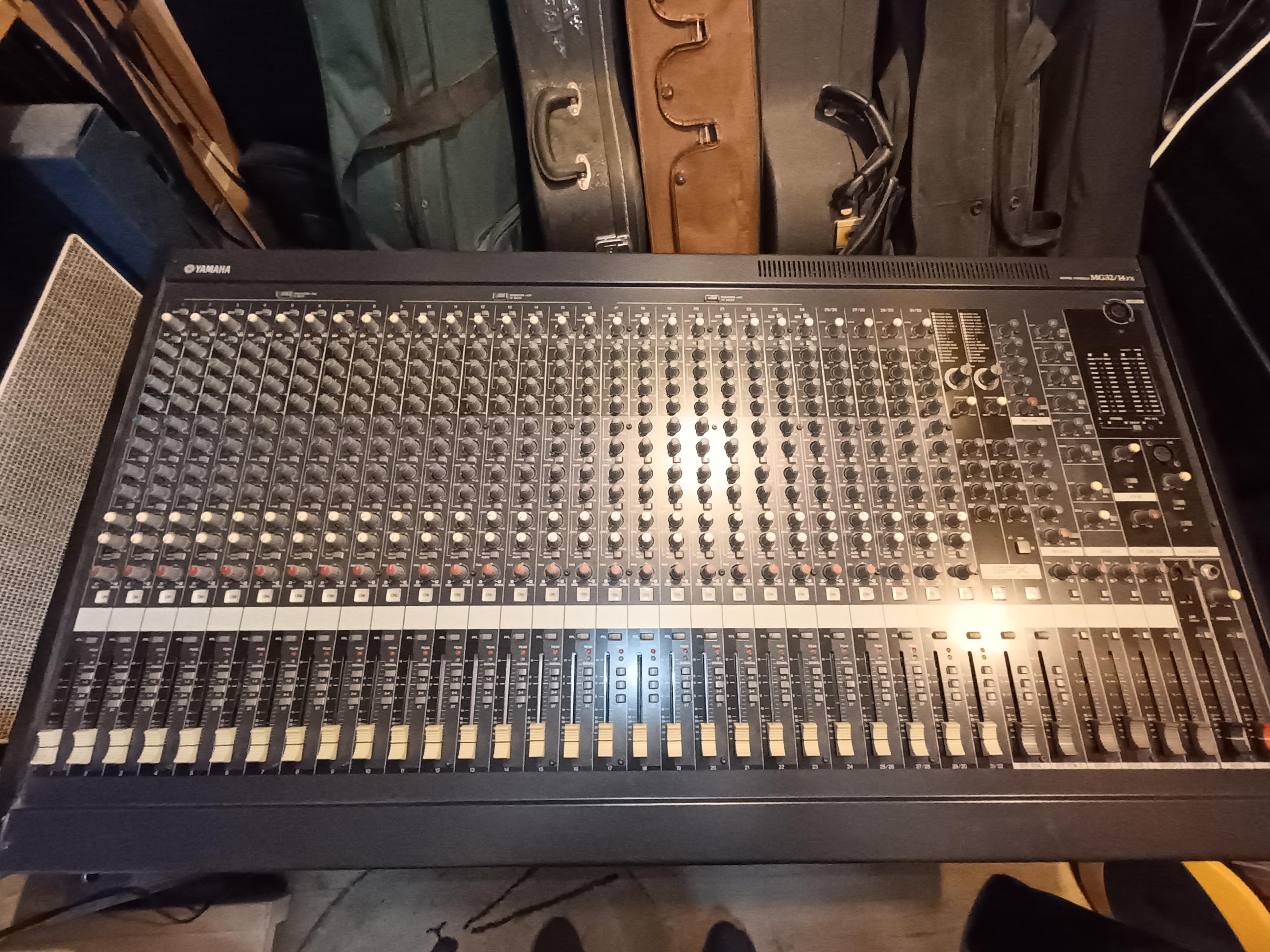Table de mixage Yamaha MG32/14FX 