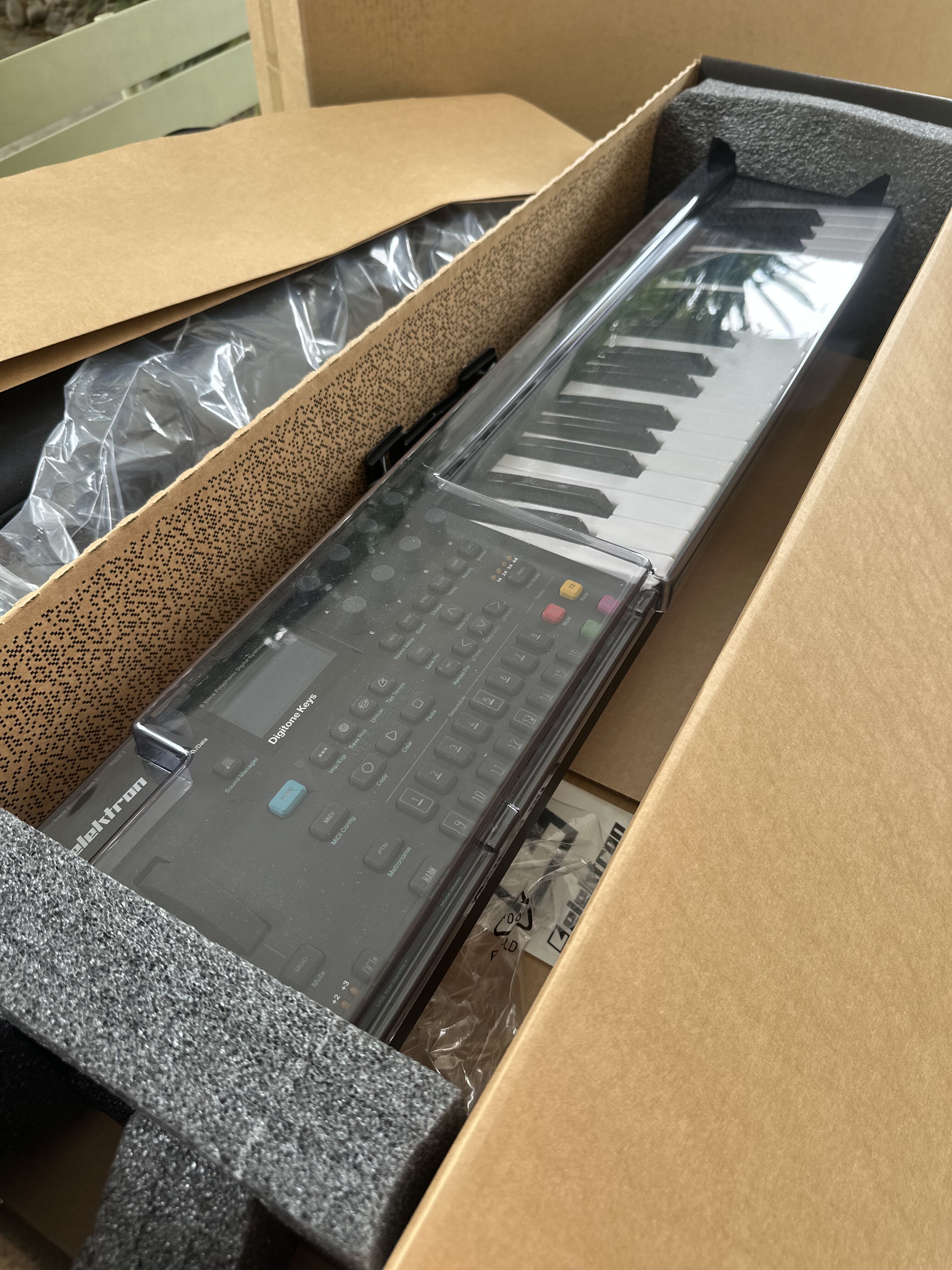 Vends Digitone Keys, complet avec decksaver et boite