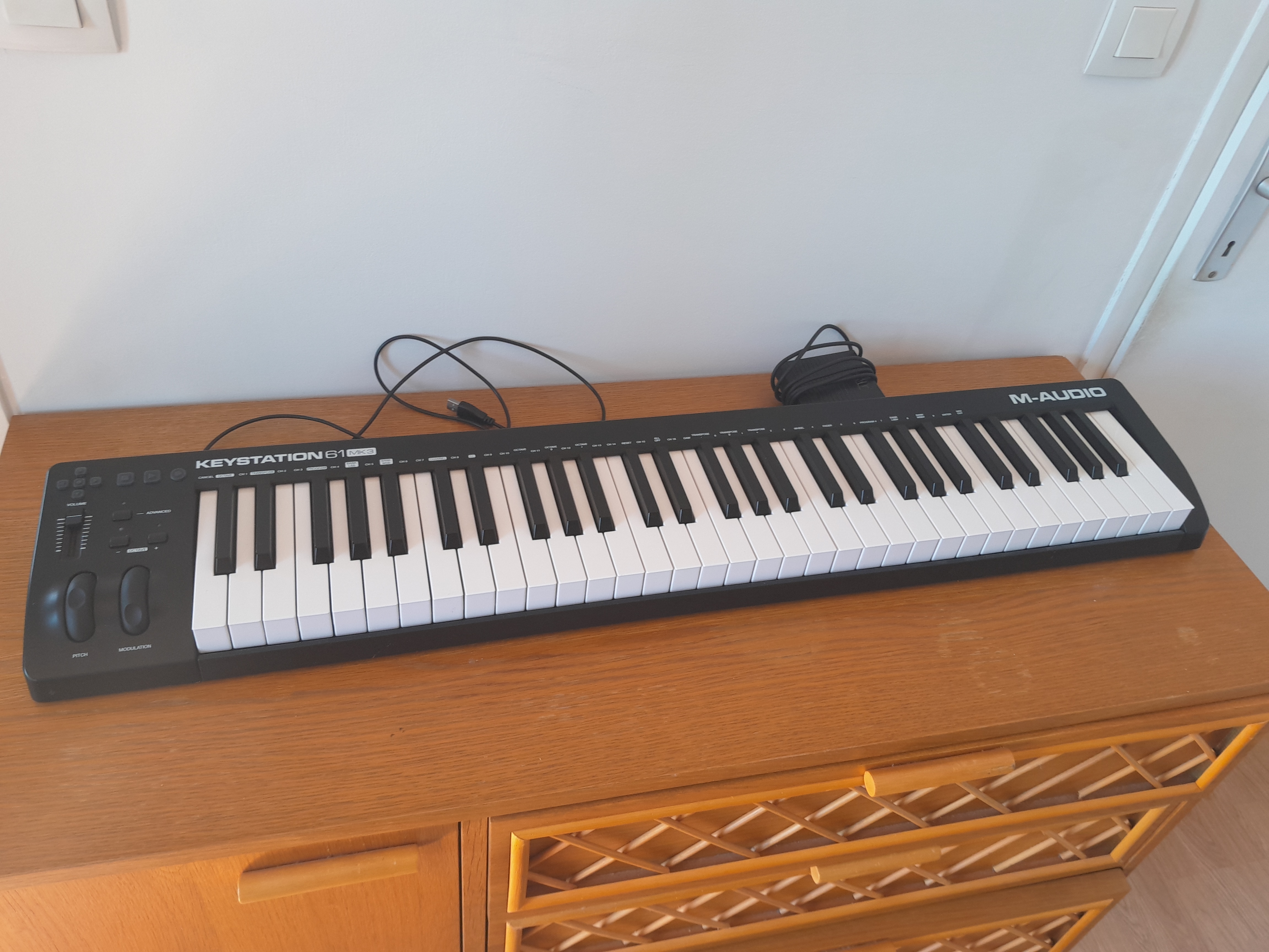 Keystation 61 MK3 + pédale de sustain korg